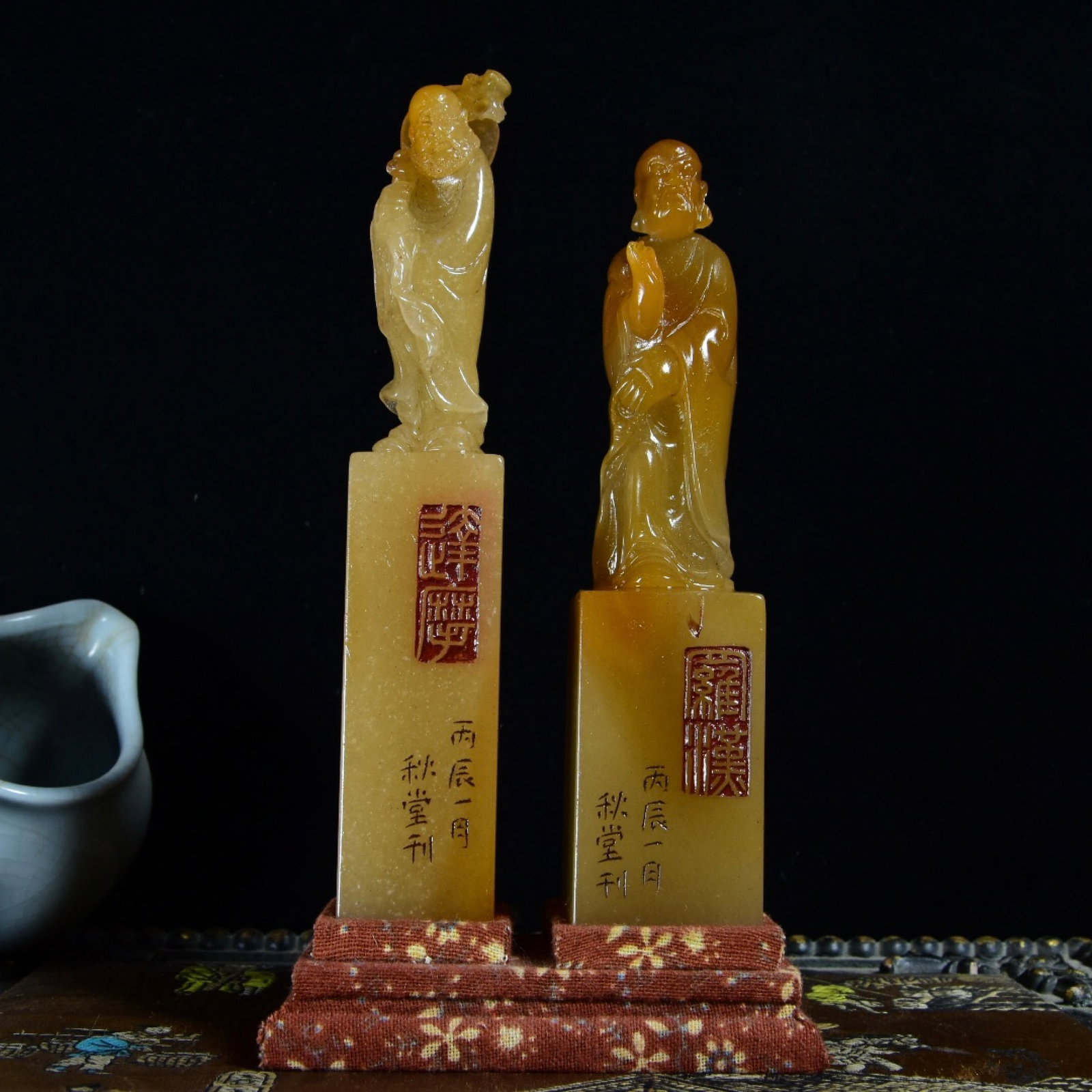 A Pair of Exquisite Tianhuang Stone Buddha Statue Pattern Seals: A Pair of Exquisite Tianhuang Stone Buddha Statue Pattern Seals,Qing Dynasty,China,Qiutang Mark,Size:7.9inx1.3inx1.2in,7.4inx1.6inx1.6in,Weight:628.1g 一对田黄石佛&