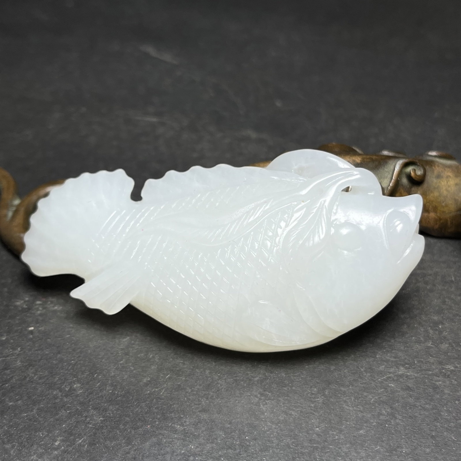 An Exquisite White Jade Fish Hand Piece: An Exquisite White Jade Fish Hand Piece,Qing Dynasty,China,Size:78mmx20mmx36mm 白玉鱼手把件,中国清代
