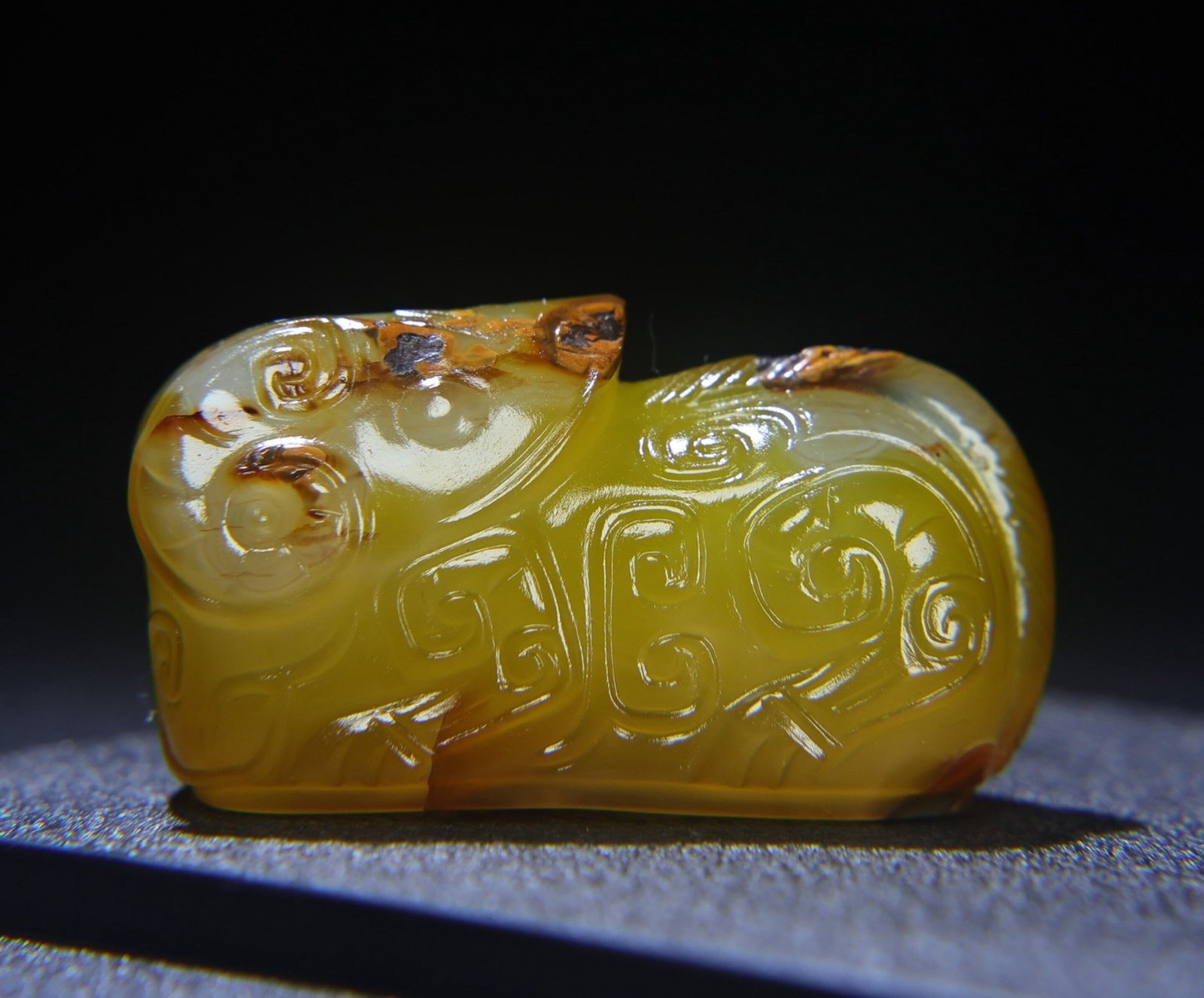 An Exquisite Agate Sheep Hand Piece: An Exquisite Agate Sheep Hand Piece,Qing Dynasty,China,Size:60mmx26mmx32mm,Weight:89g 玛瑙羊手把件,中国清代