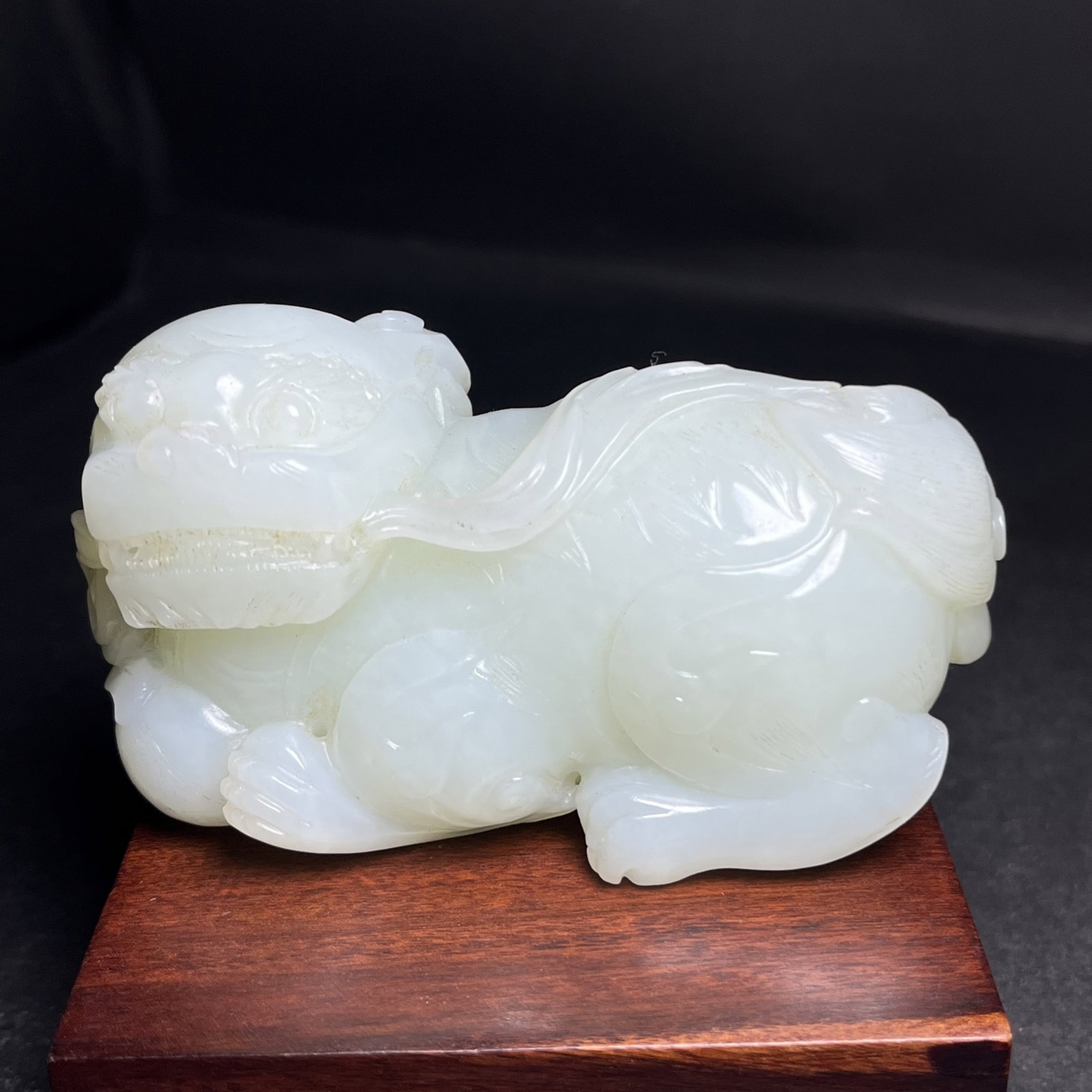 An Exquisite White Jade Lion Hand Piece: An Exquisite White Jade Lion Hand Piece,Qing Dynasty,China,Size:86mmx37mmx51mm,Weight:276g 白玉狮子手把件,中国清代