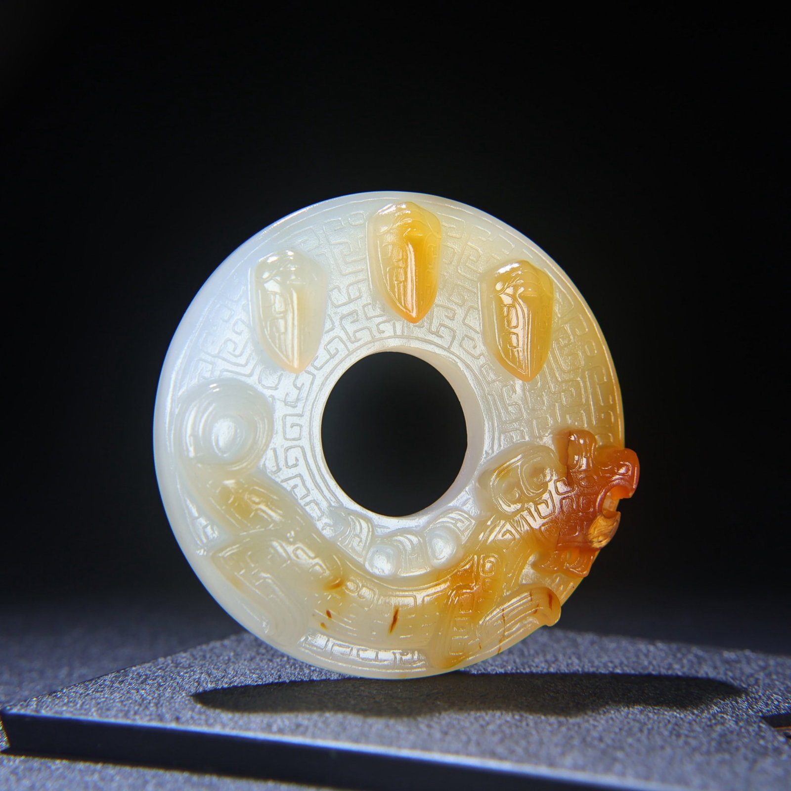 An Exquisite Agate Cicada Pattern Pendant - 4