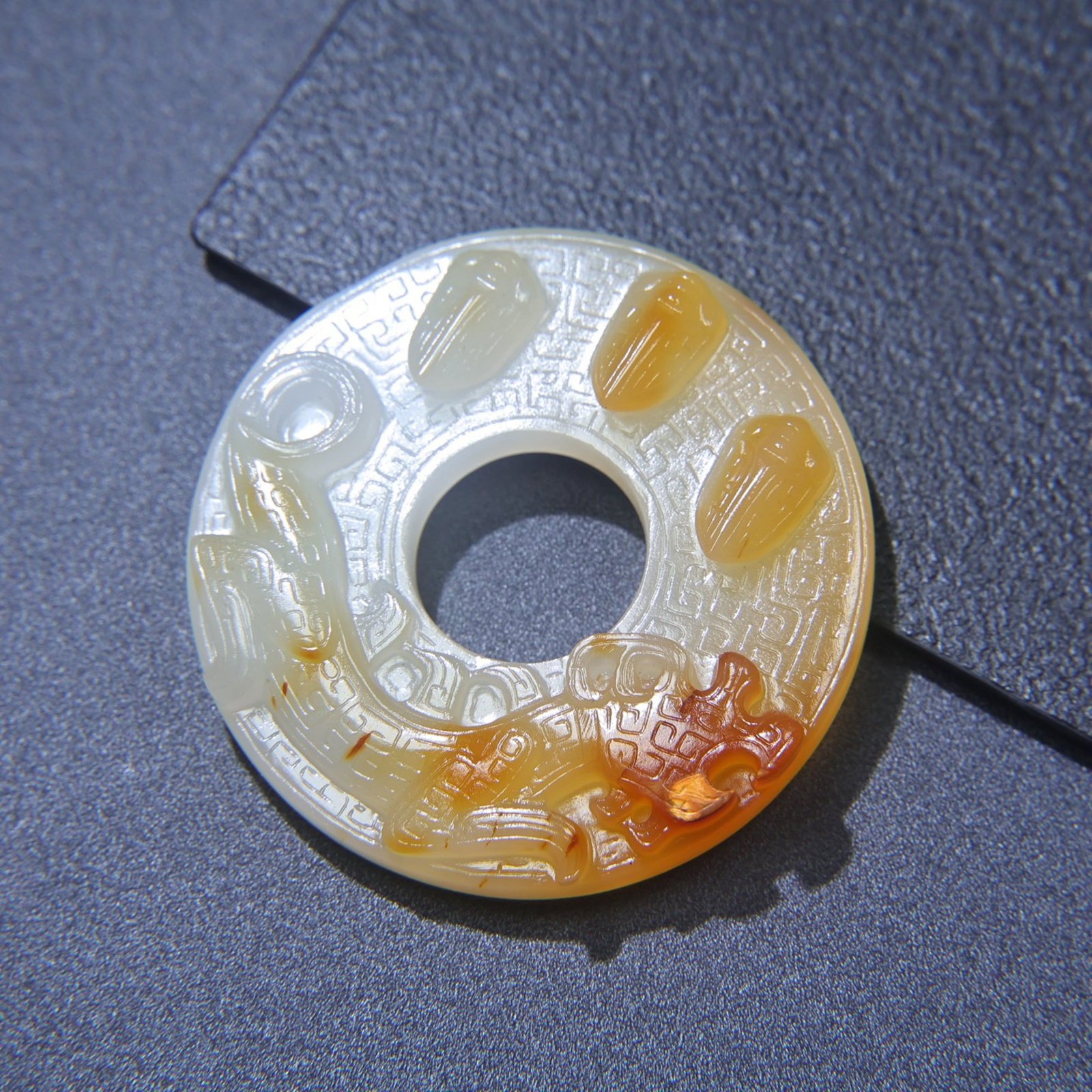 An Exquisite Agate Cicada Pattern Pendant - 8