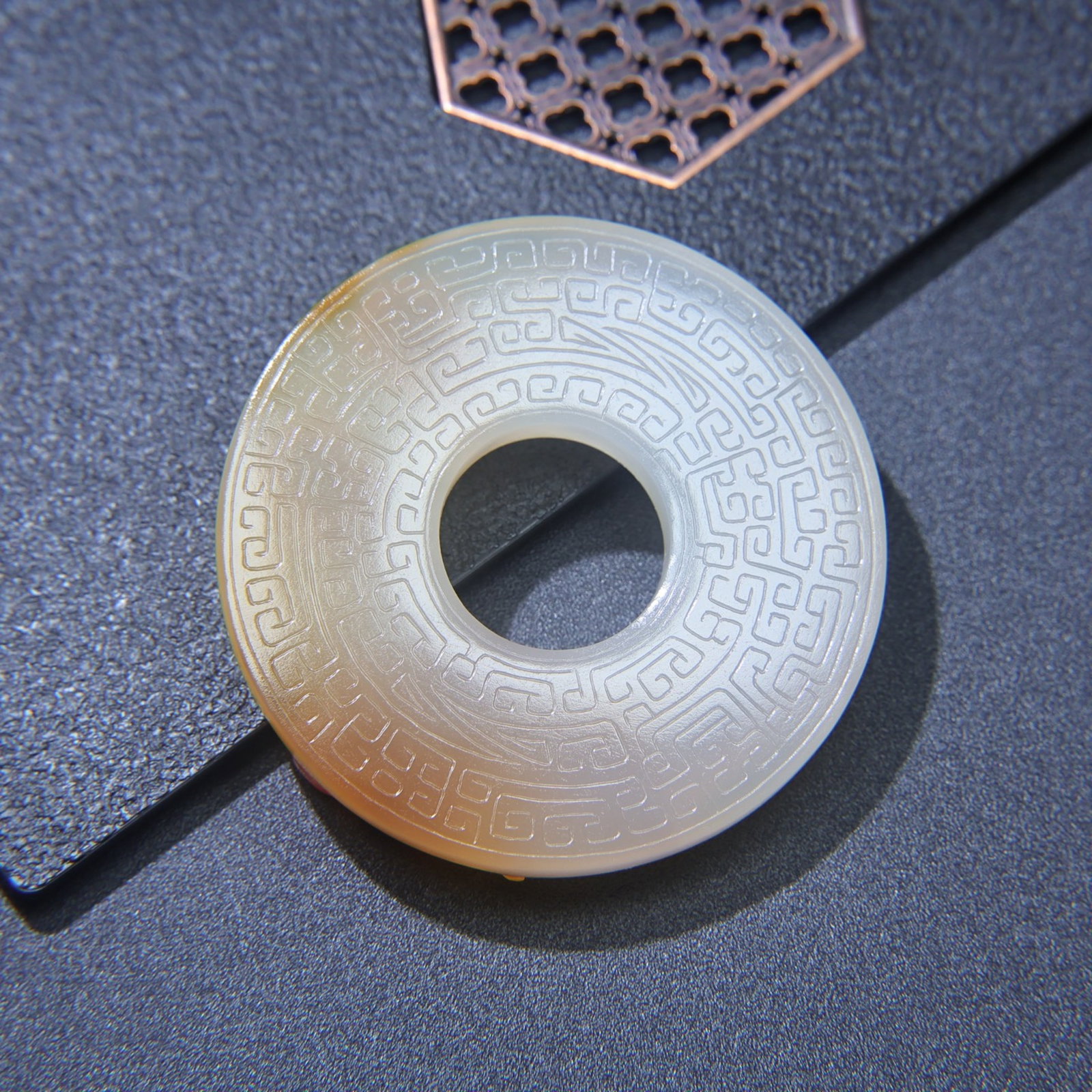 An Exquisite Agate Cicada Pattern Pendant - 9