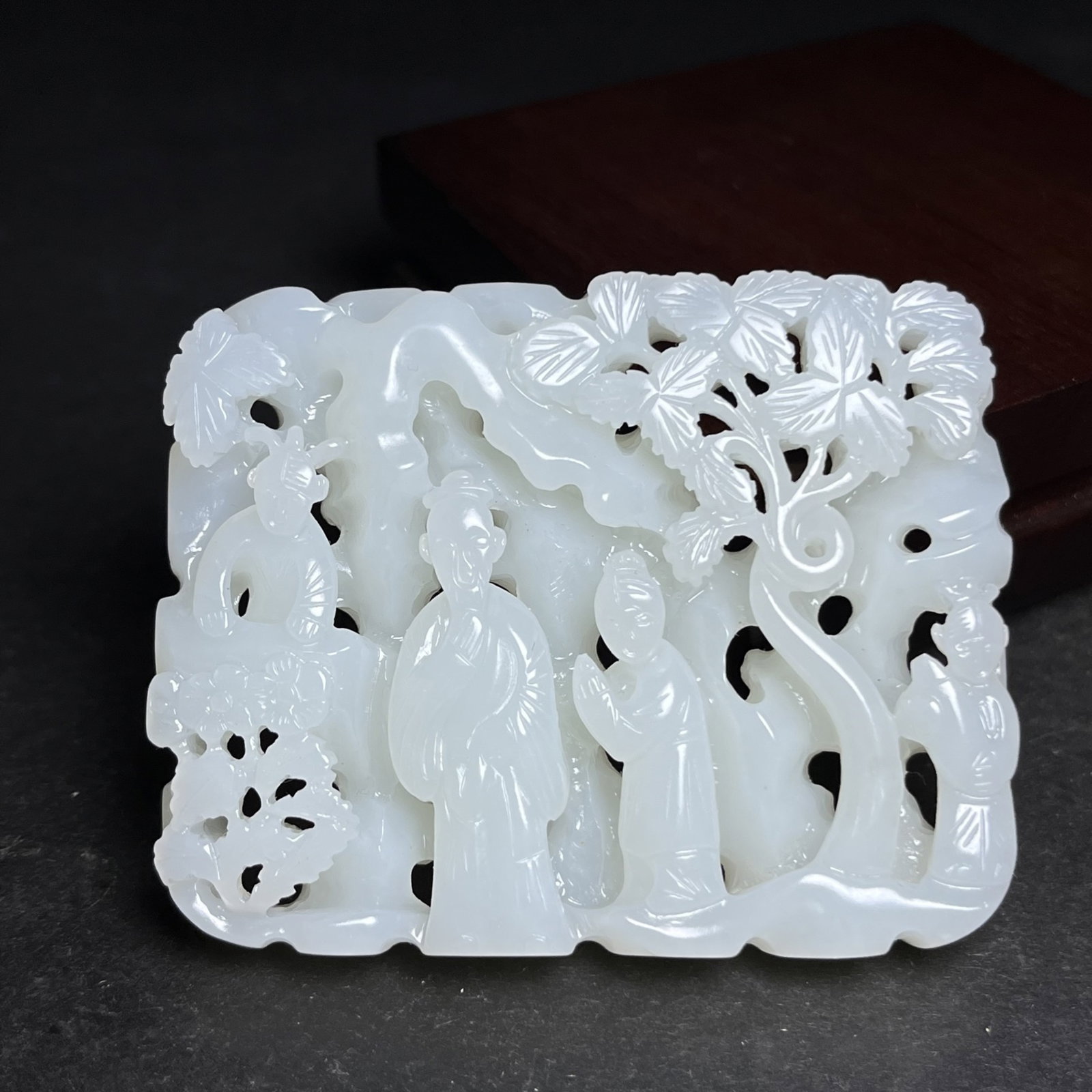 An Exquisite White Jade Hollow Character and Story Pattern Pendant: An Exquisite White Jade Hollow Character and Story Pattern Pendant,Qing Dynasty,China,Size:68mmx10mmx53mm,Weight:68g 白玉镂空人物故事纹挂