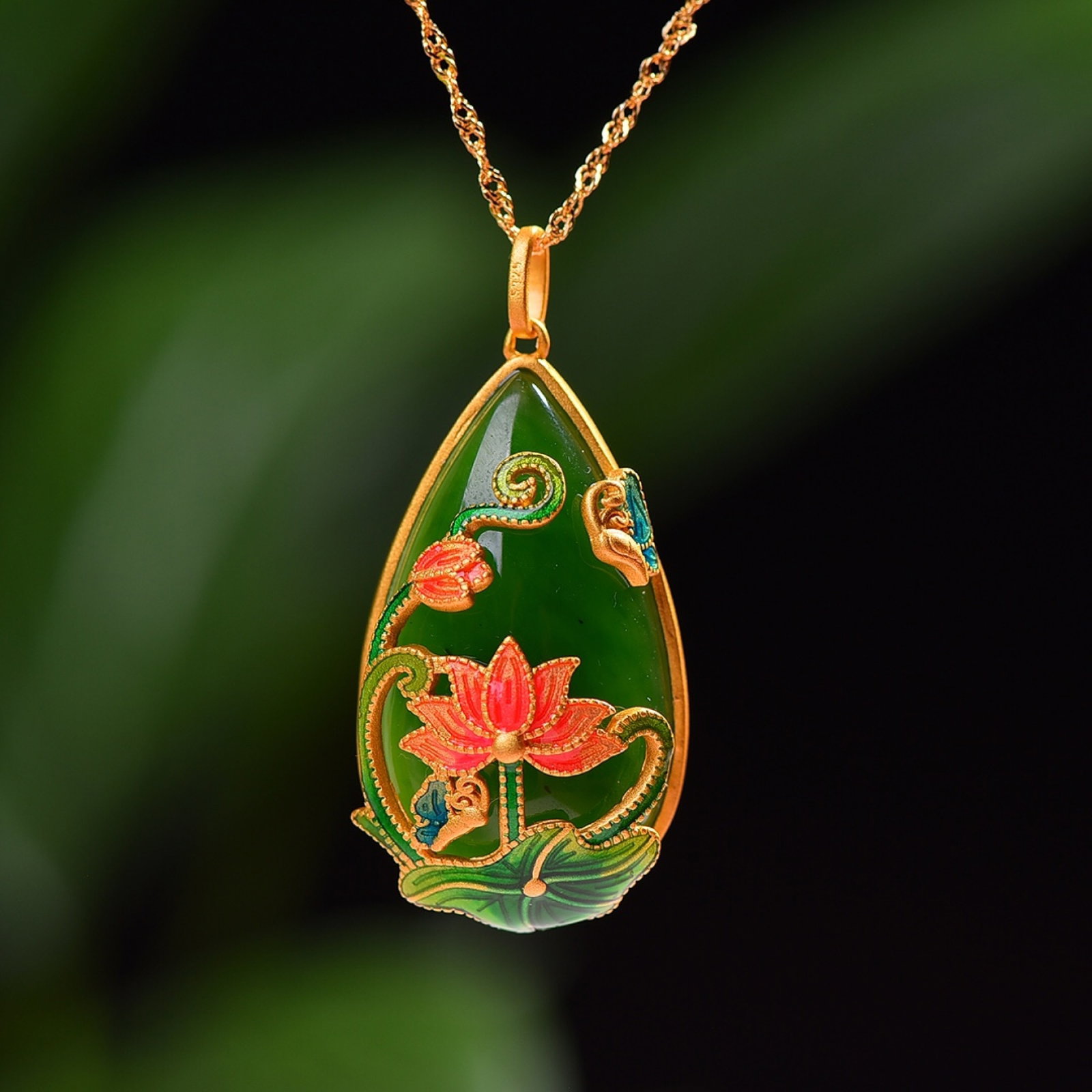 An Exquisite Sterling Silver-Gold Plated Inlaid Jasper Enamel Pendant: An Exquisite Sterling Silver-Gold Plated Inlaid Jasper Enamel Pendant,Size:17mmx35 mm 纯银镀金镶碧玉珐琅吊坠