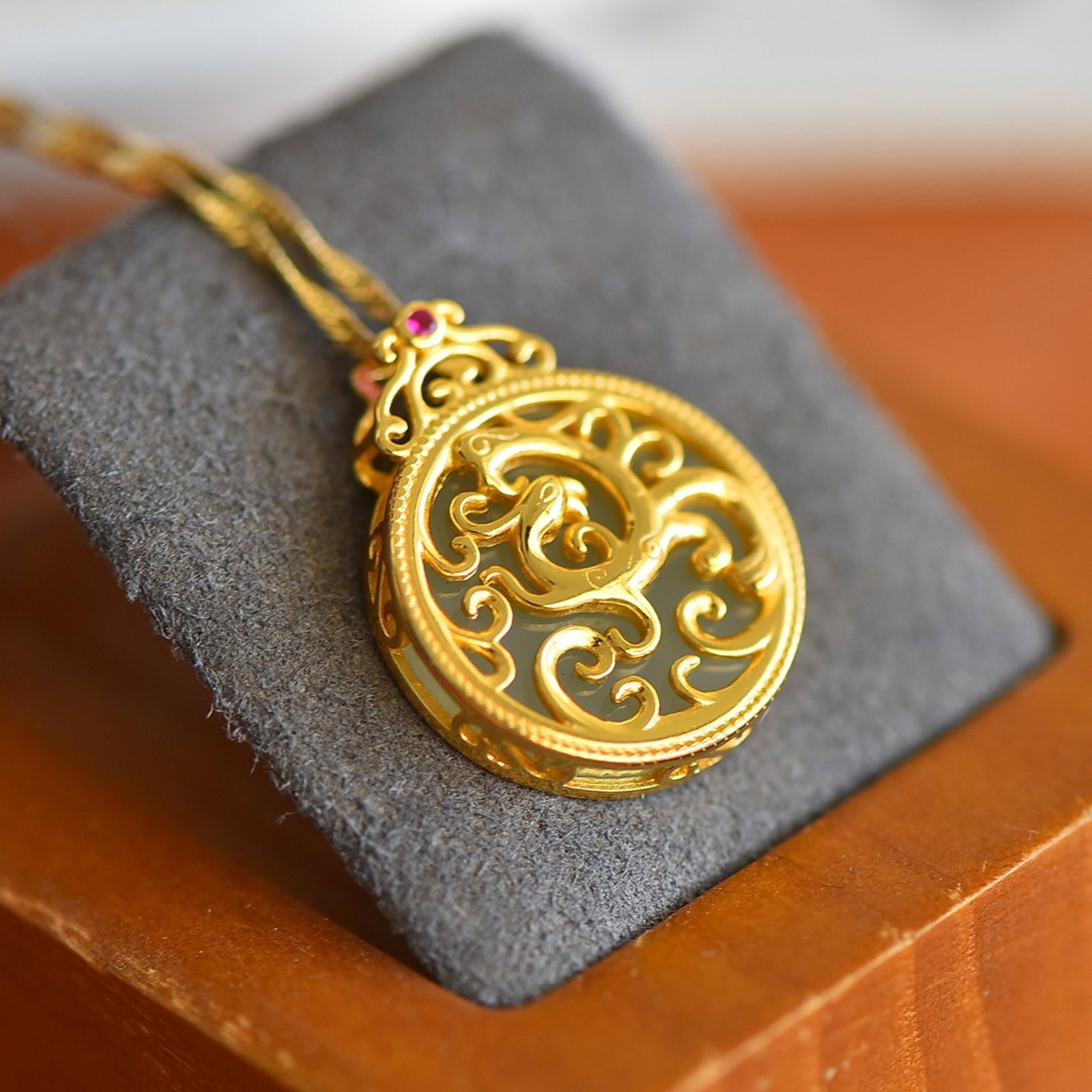 An Exquisite Sterling Silver-Gold Plated Inlaid White Jade Pendant: An Exquisite Sterling Silver-Gold Plated Inlaid White Jade Pendant,Size:18mmx18mm 纯银镀金镶白玉吊坠