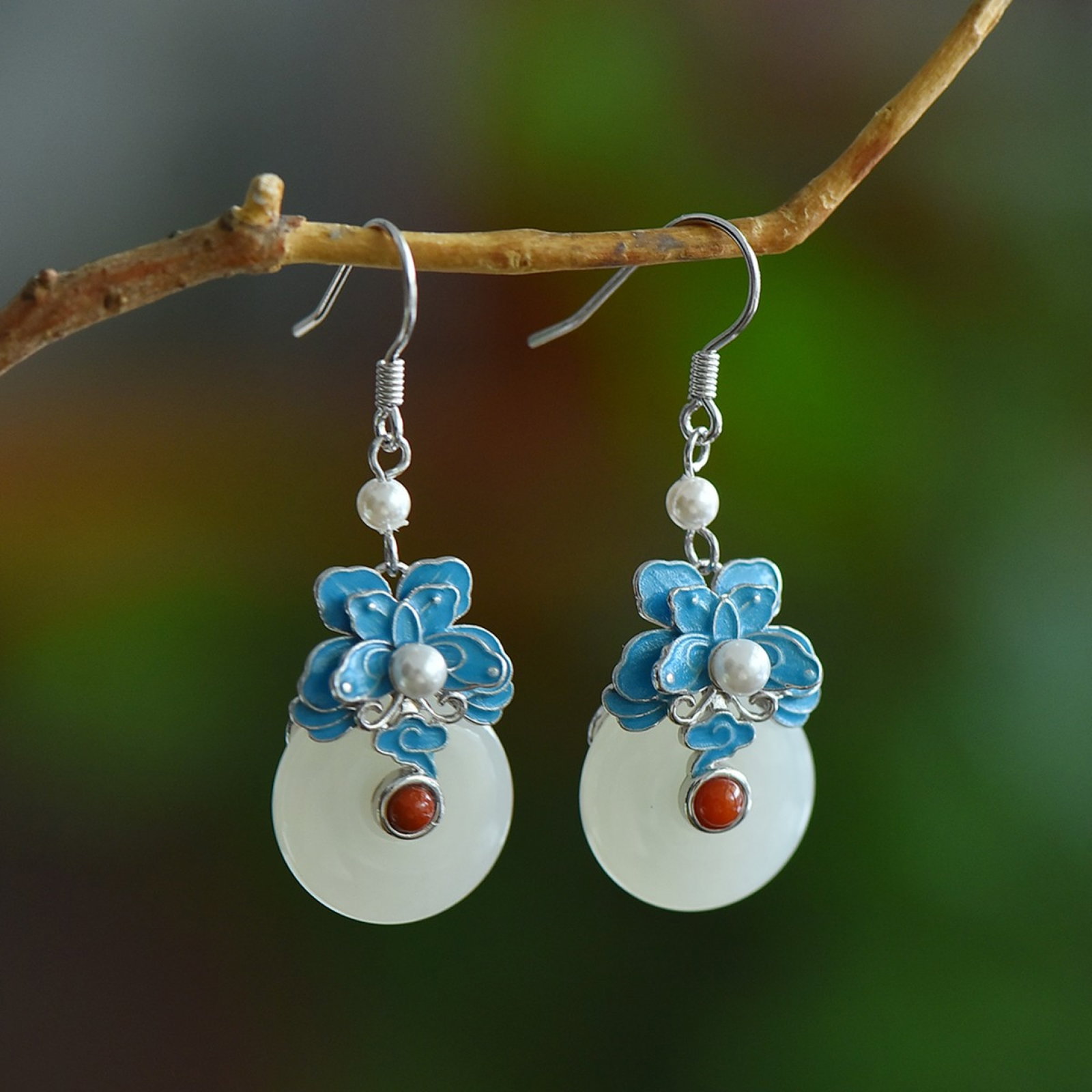 A Pair of Exquisite Sterling Silver Inlaid White Jade Earrings,Inlaid Pearls: A Pair of Exquisite Sterling Silver Inlaid White Jade Earrings,Inlaid Pearls,Size:15mmx15mm 一对纯银镶白玉耳环，嵌珍珠