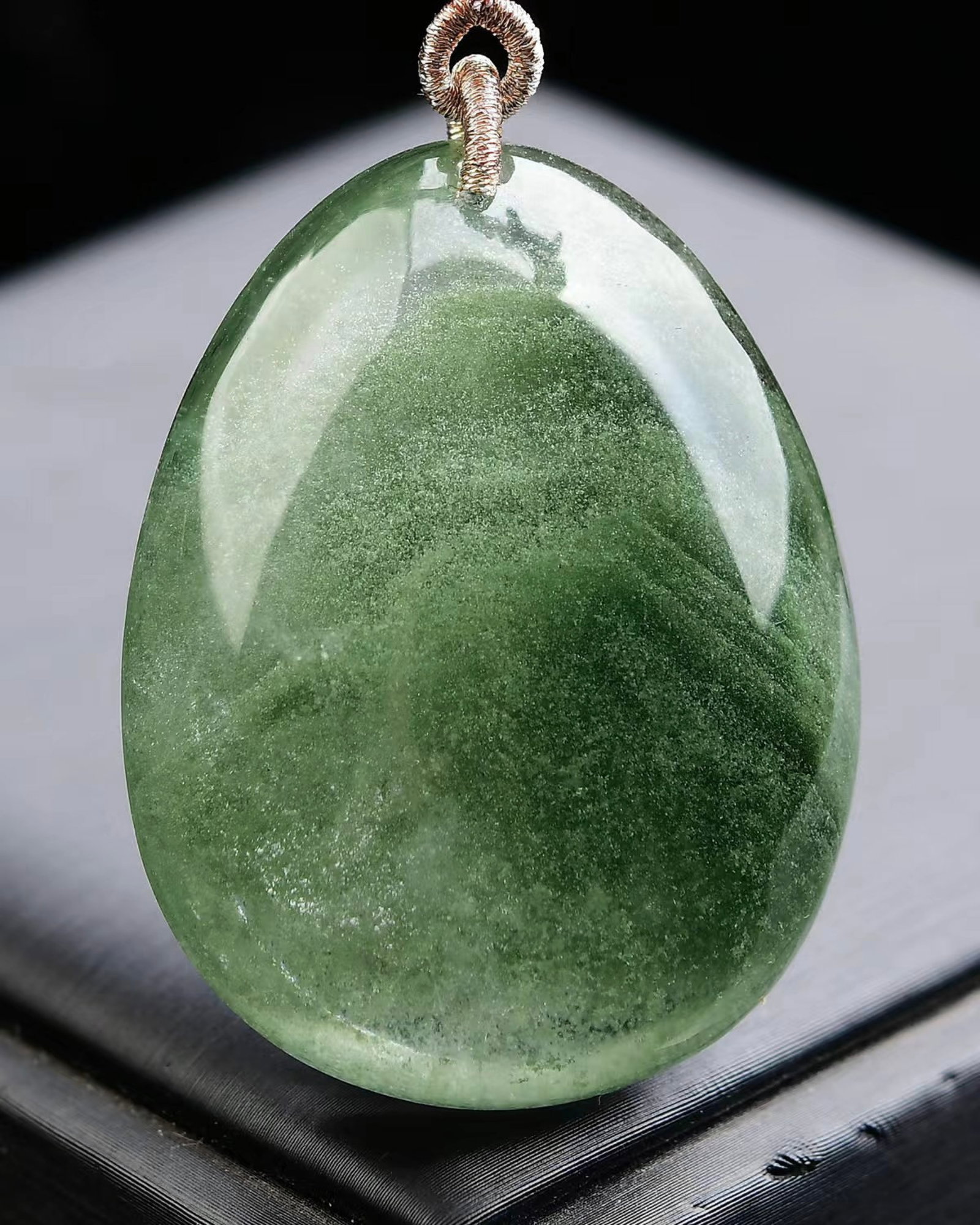 An Exquisite Crystal Pendant: An Exquisite Crystal Pendant,Size:45mmx35mmx17mm,Weight:42.8g 水晶吊坠