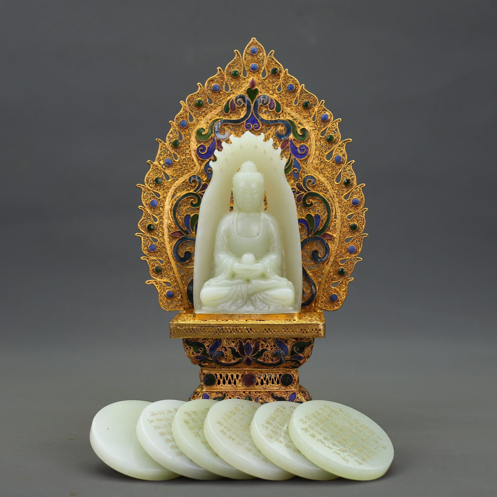 An Exquisite Gilt Bronze Inlaid White Jade Statue of Avalokitesvara Ornament: An Exquisite Gilt Bronze Inlaid White Jade Statue of Avalokitesvara Ornament Qing Dynasty, China ???Size:15.4inx17.3inx5.1in Weight:3940g Size:8.9inx5.3inx3in Weight:700g铜鎏金໲