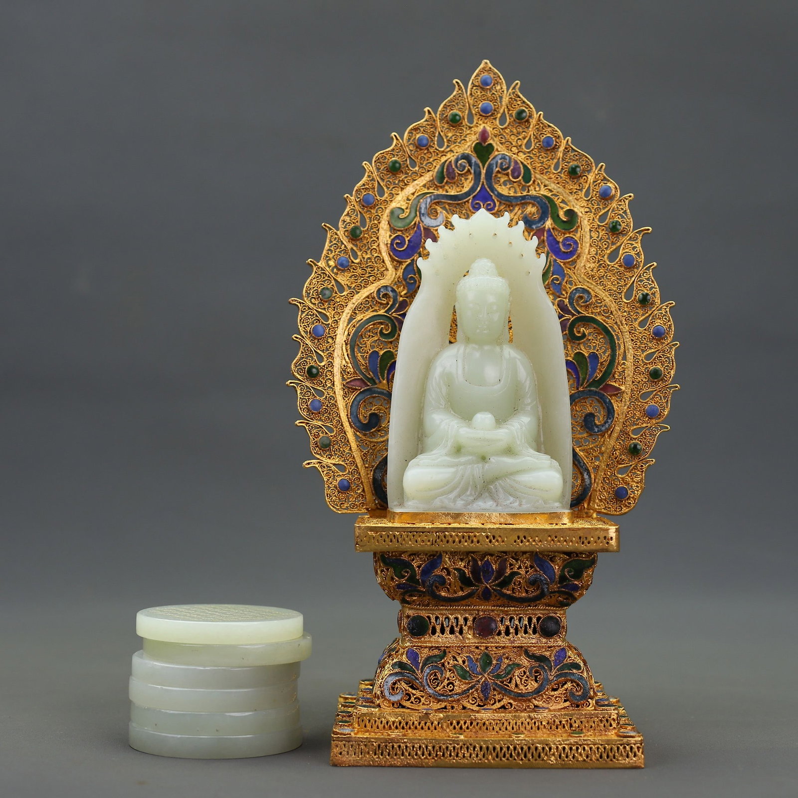 An Exquisite Gilt Bronze Inlaid White Jade Statue of Avalokitesvara Ornament - 2