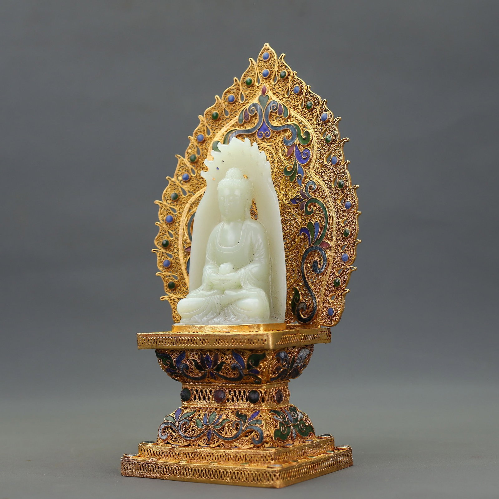 An Exquisite Gilt Bronze Inlaid White Jade Statue of Avalokitesvara Ornament - 6