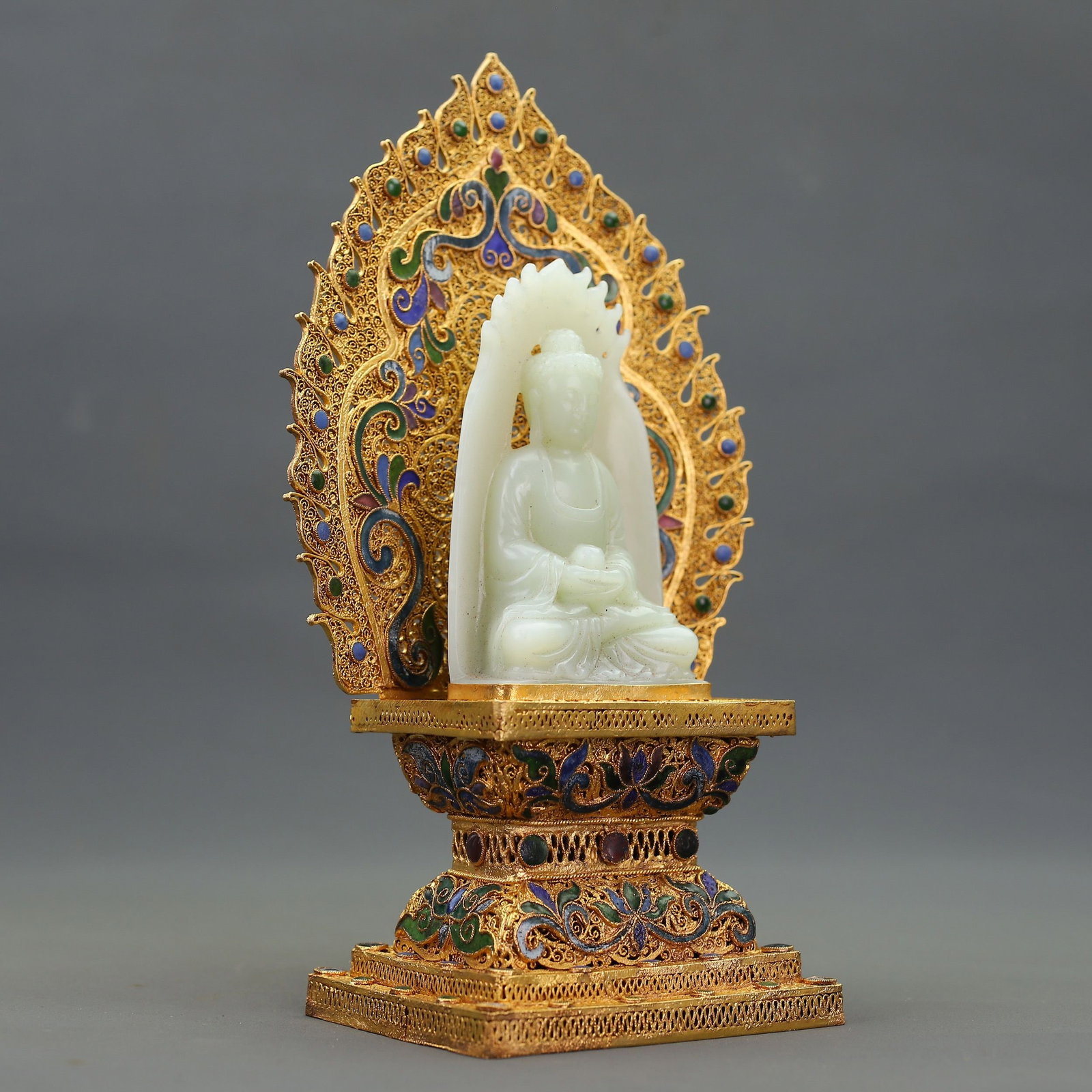 An Exquisite Gilt Bronze Inlaid White Jade Statue of Avalokitesvara Ornament - 7