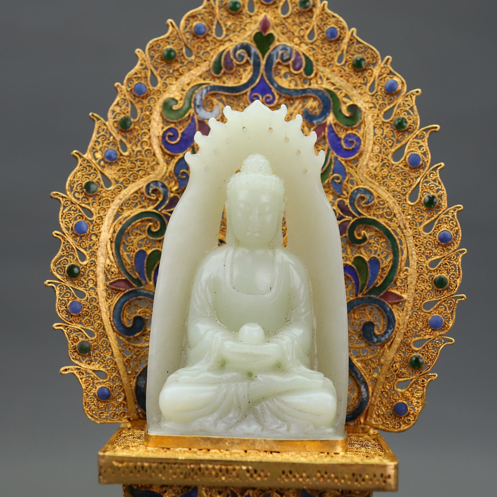 An Exquisite Gilt Bronze Inlaid White Jade Statue of Avalokitesvara Ornament - 8