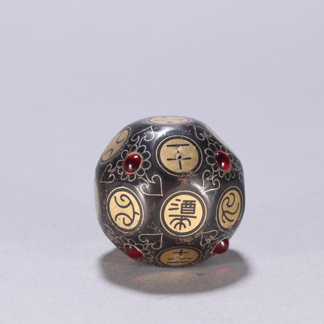 An Exquisite Bronze Inlaid Gold and Silver Inlaid Gems Dice: An Exquisite Bronze Inlaid Gold and Silver Inlaid Gems Dice Han Dynasty, China Size:1.6inx1.6in Weight:130.3g铜错金银骰子 中国汉代