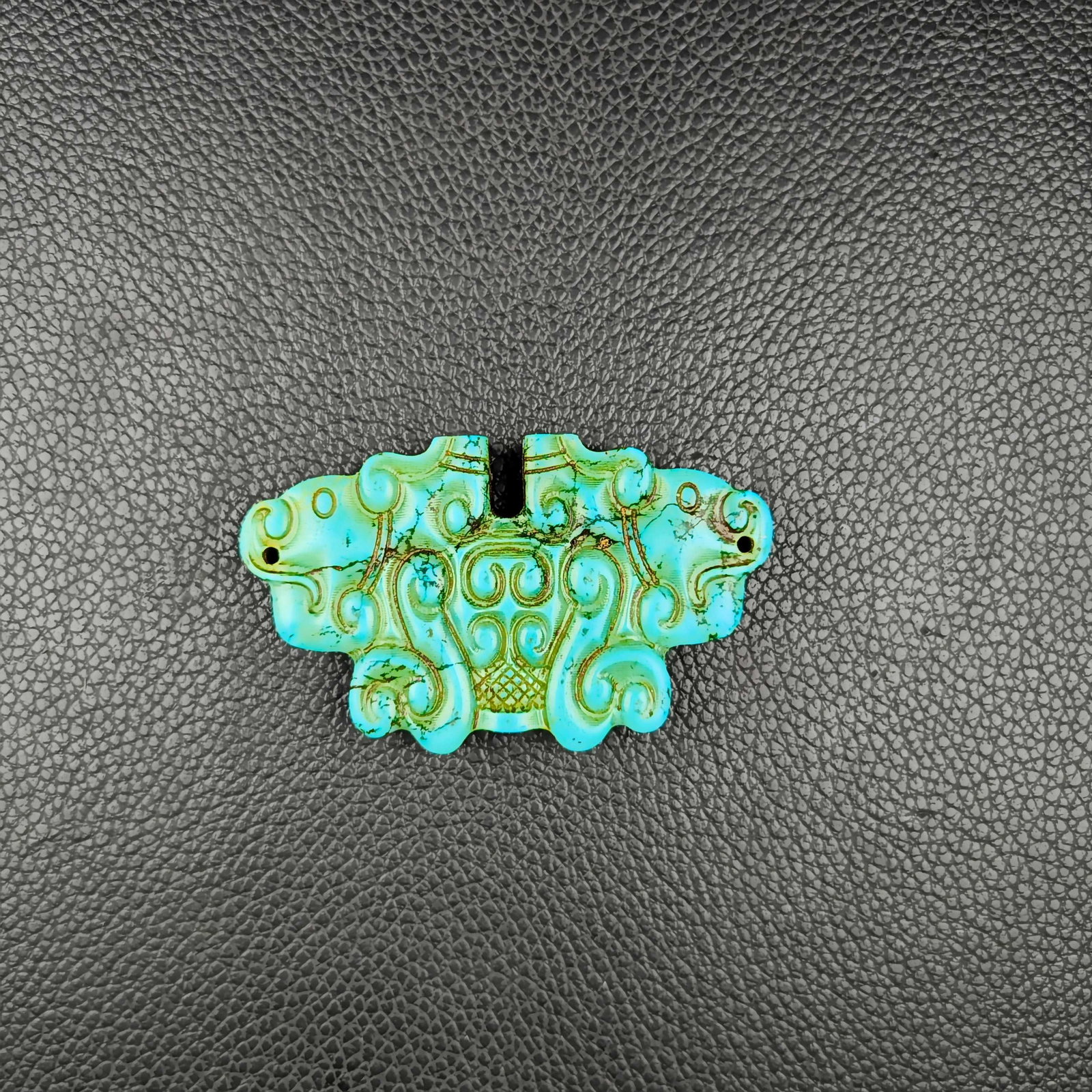 An Exquisite Turquoise Auspicious Beast Pendant: An Exquisite Turquoise Auspicious Beast Pendant the Warring States period in China Size:1.4inx2.4in Weight:31g绿松石双头兽挂件 战国时&