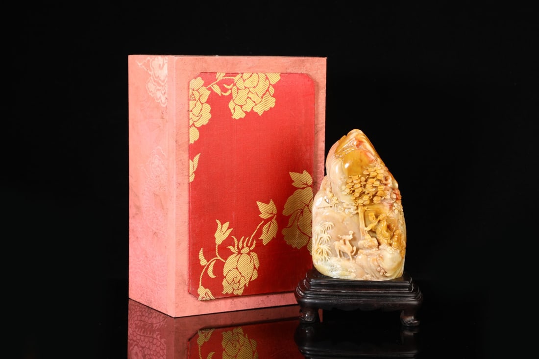 An Exquisite Shoushan Stone Character and Story Pattern Ornament: An Exquisite Shoushan Stone Character and Story Pattern Ornament Qing Dynasty, China Size:7.9inx4.9in Weight:2548g寿山石人物故事纹摆件 È