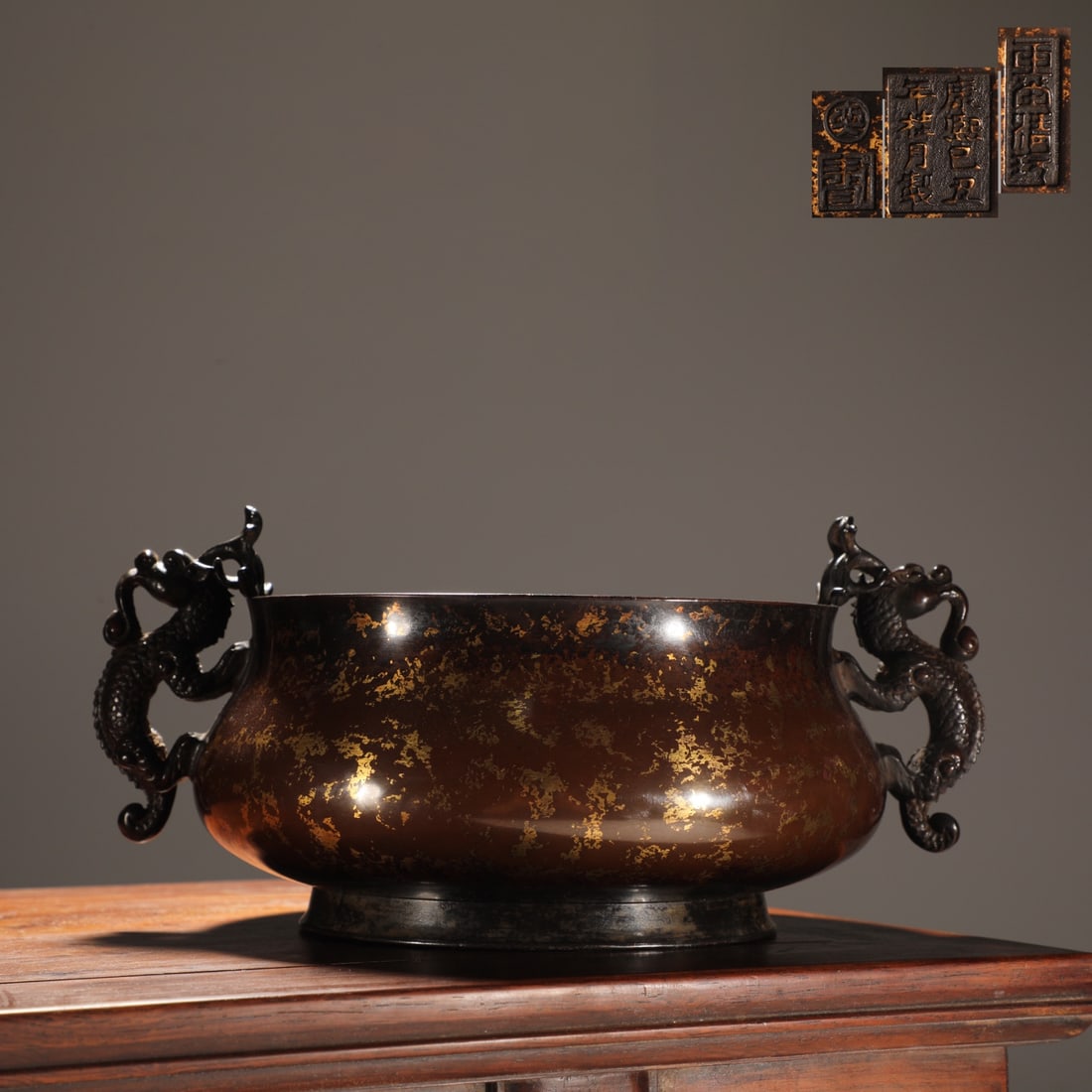 An Exquisite Gilt Bronze Double-Ears Censer: An Exquisite Gilt Bronze Double-Ears Censer Ming Dynasty, China Size:3.7inx7.9in Weight:3.8kg铜鎏金螭龙耳炉 中国明代 Size:9.5cmx20cm W