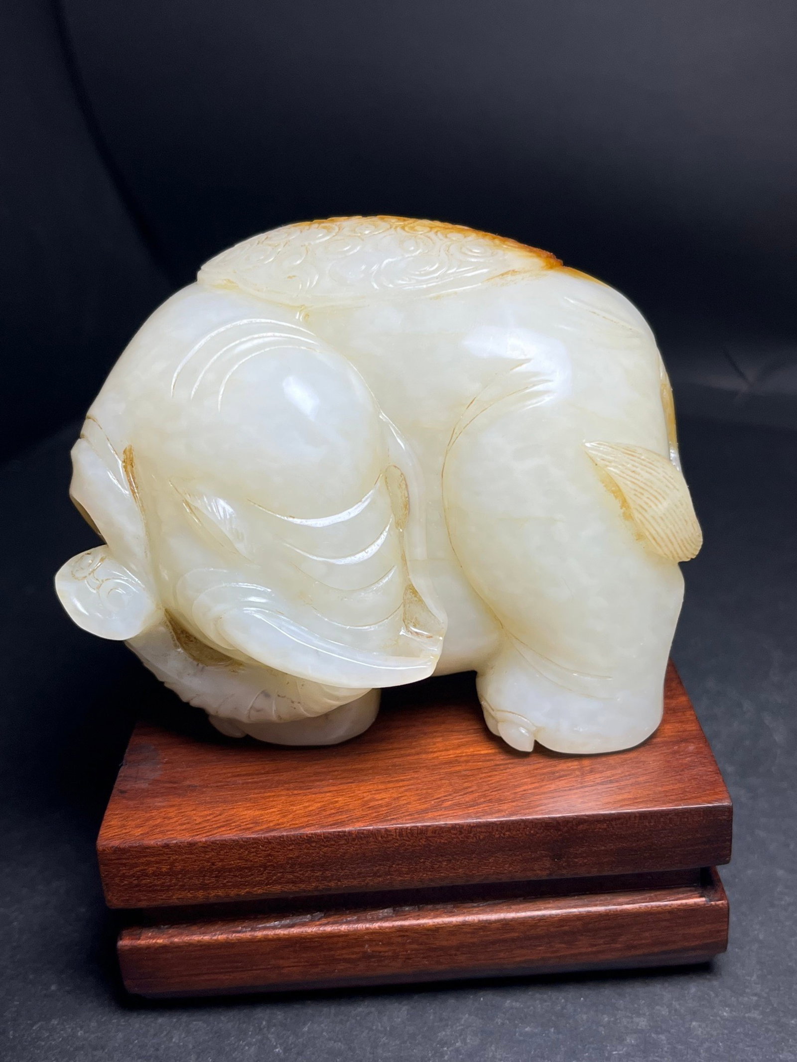 An Exquisite White Jade Elephant Hand Piece: An Exquisite White Jade Elephant Hand Piece,Qing Dynasty,China,Size:83mmx51mmx71mm,Weight:487g 白玉大象手把件,中国清代