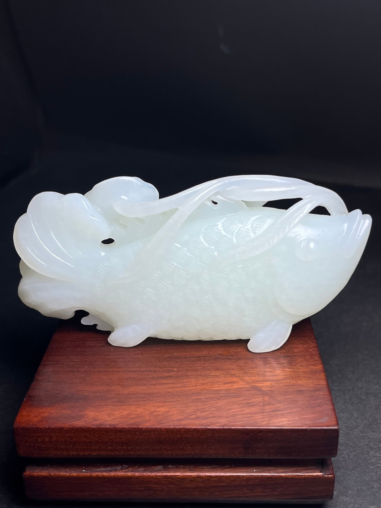 An Exquisite White Jade Fish Hand Piece: An Exquisite White Jade Fish Hand Piece,Qing Dynasty,China,Size:99mmx20mmx51mm,Weight:137g 白玉鱼手把件,中国清代