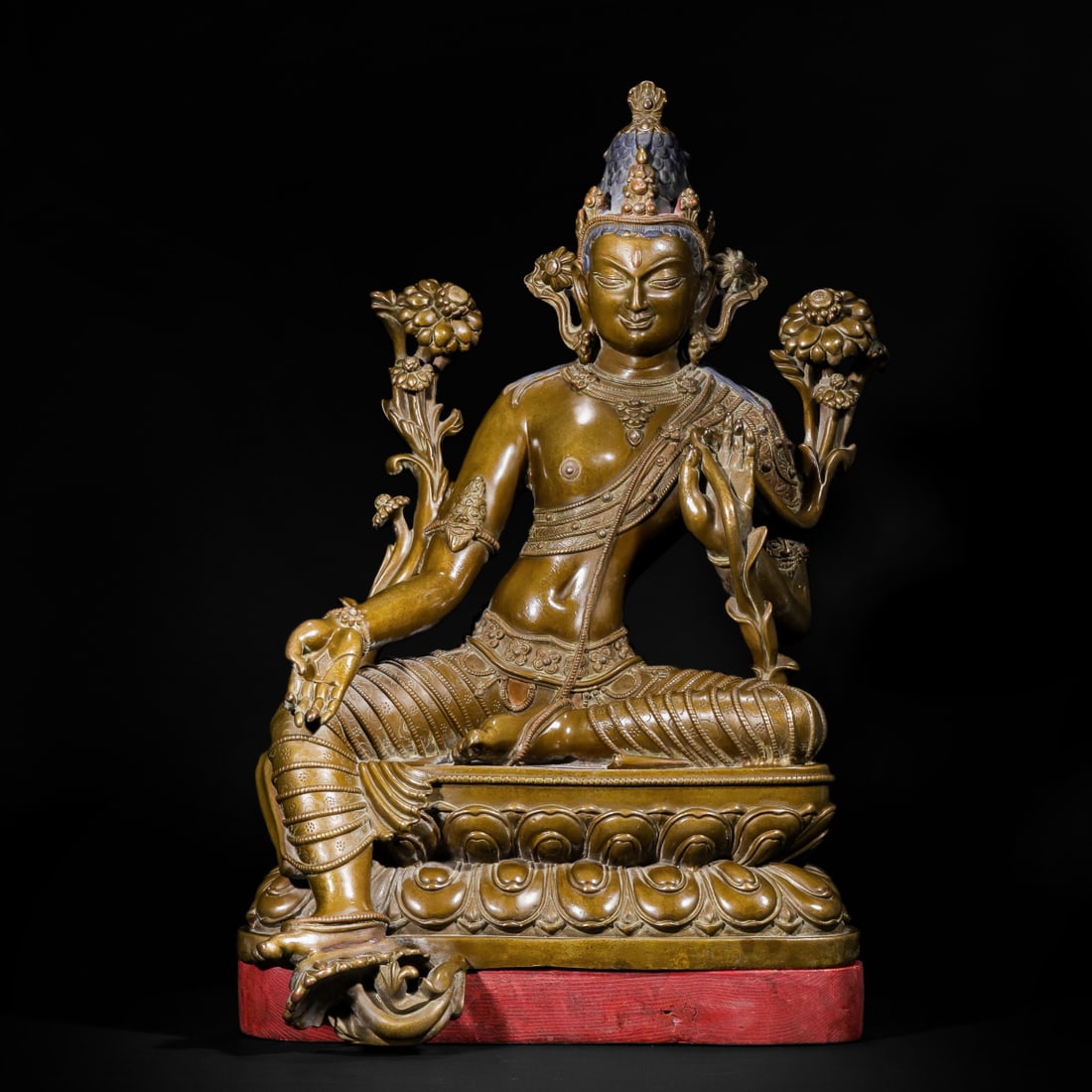 A Solemn Gilt Bronze Statue of Bodhisattva: A Solemn Gilt Bronze Statue of Bodhisattva,Ming Dynasty,China,Size:12.2inx9.4inx18.9in,Weight:14600g 铜鎏金菩萨像,中国明代