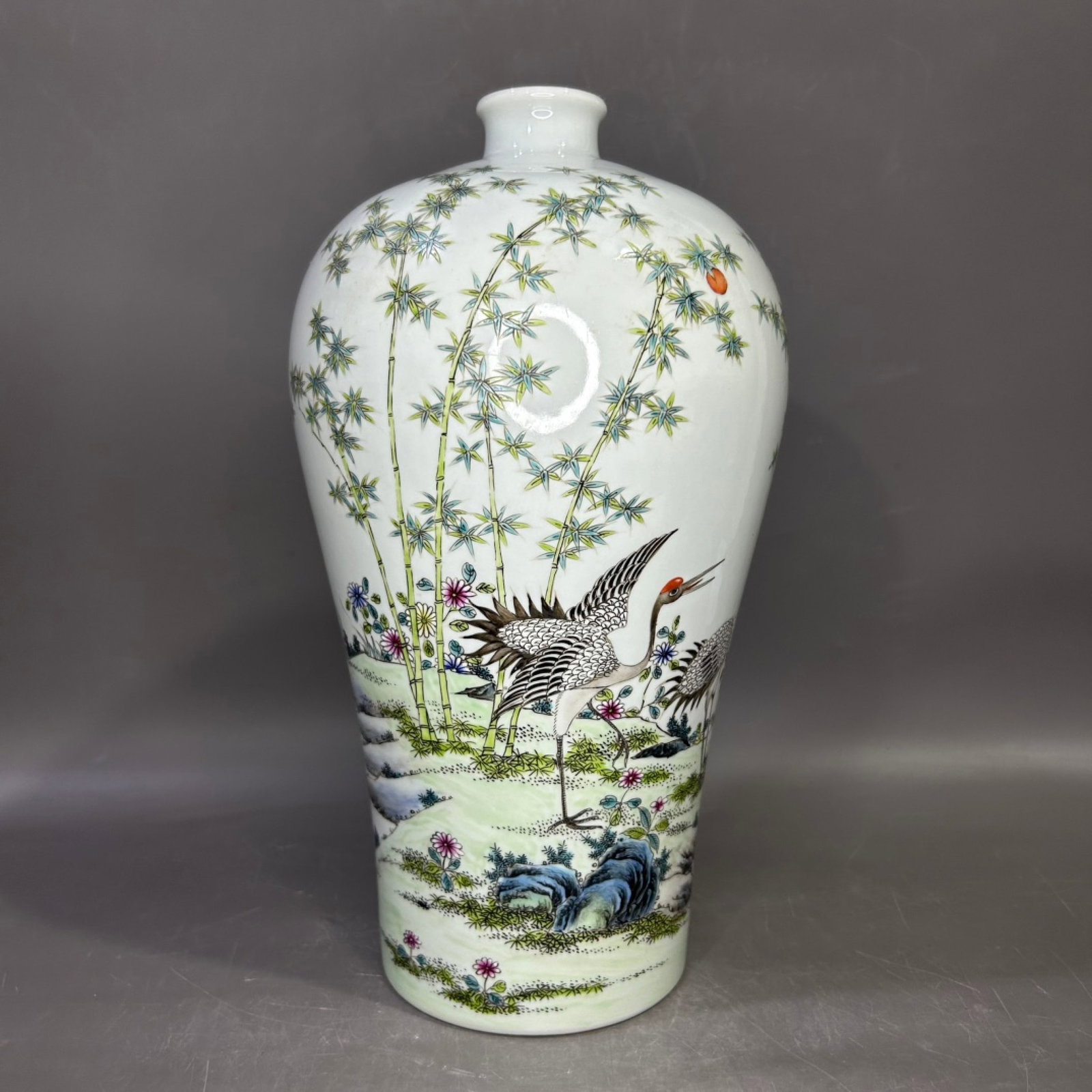 A Rare Famille-Rose Painted Gold Flower and Bird Pattern Vase: A Rare Famille-Rose Painted Gold Flower and Bird Pattern Vase,Qing Dynasty,China,Yongzheng Six-character Mark,Size:13.4inx6.1in 粉彩描金花鸟纹瓶,中