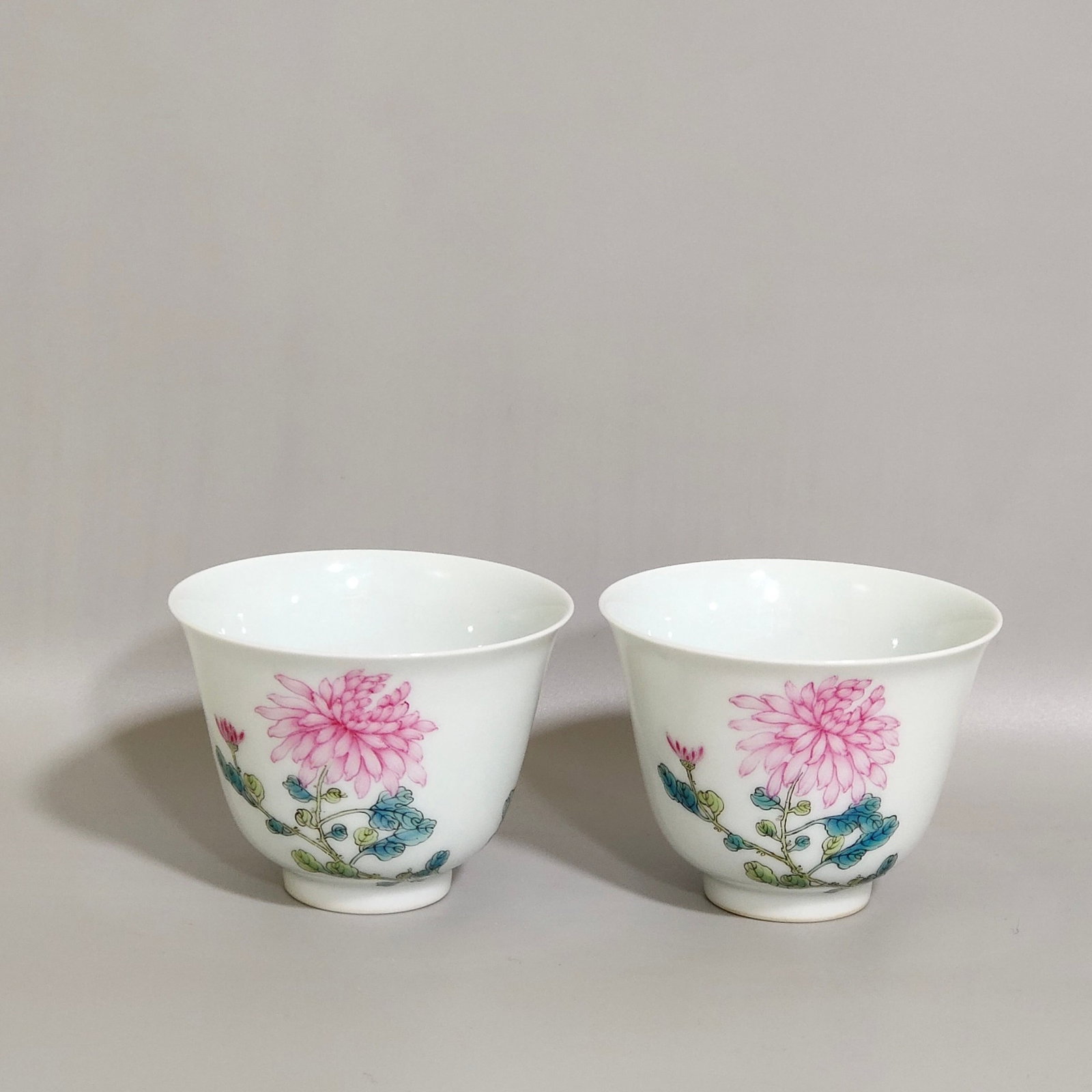 A Pair of Exquisite Famille-Rose Chrysanthemum Pattern Cups: A Pair of Exquisite Famille-Rose Chrysanthemum Pattern Cups,Qing Dynasty,China,Yongzheng Six-character Mark,Size:2inx2.6in