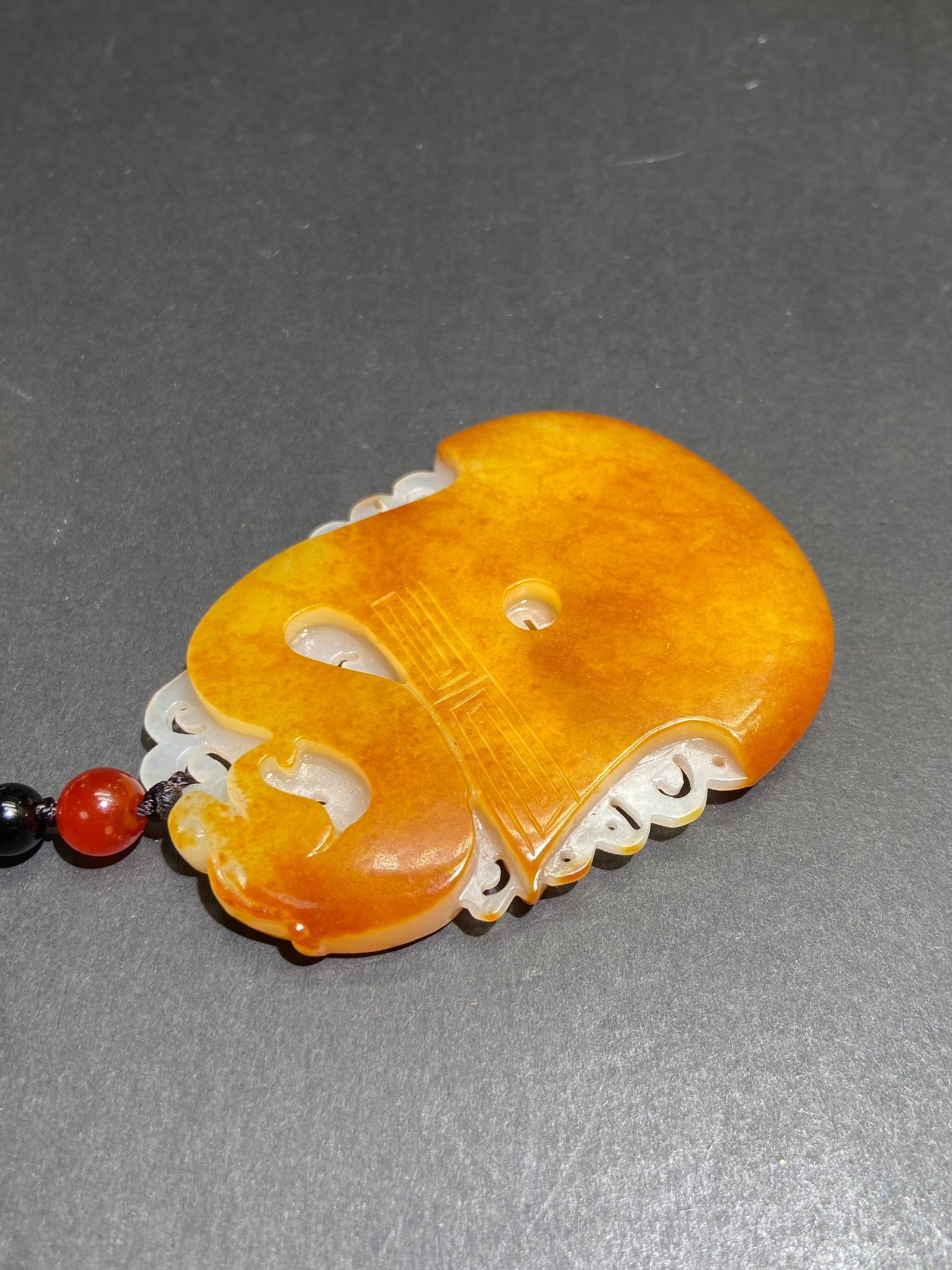 An Exquisite White Jade Dragon Pattern Pendant - 9