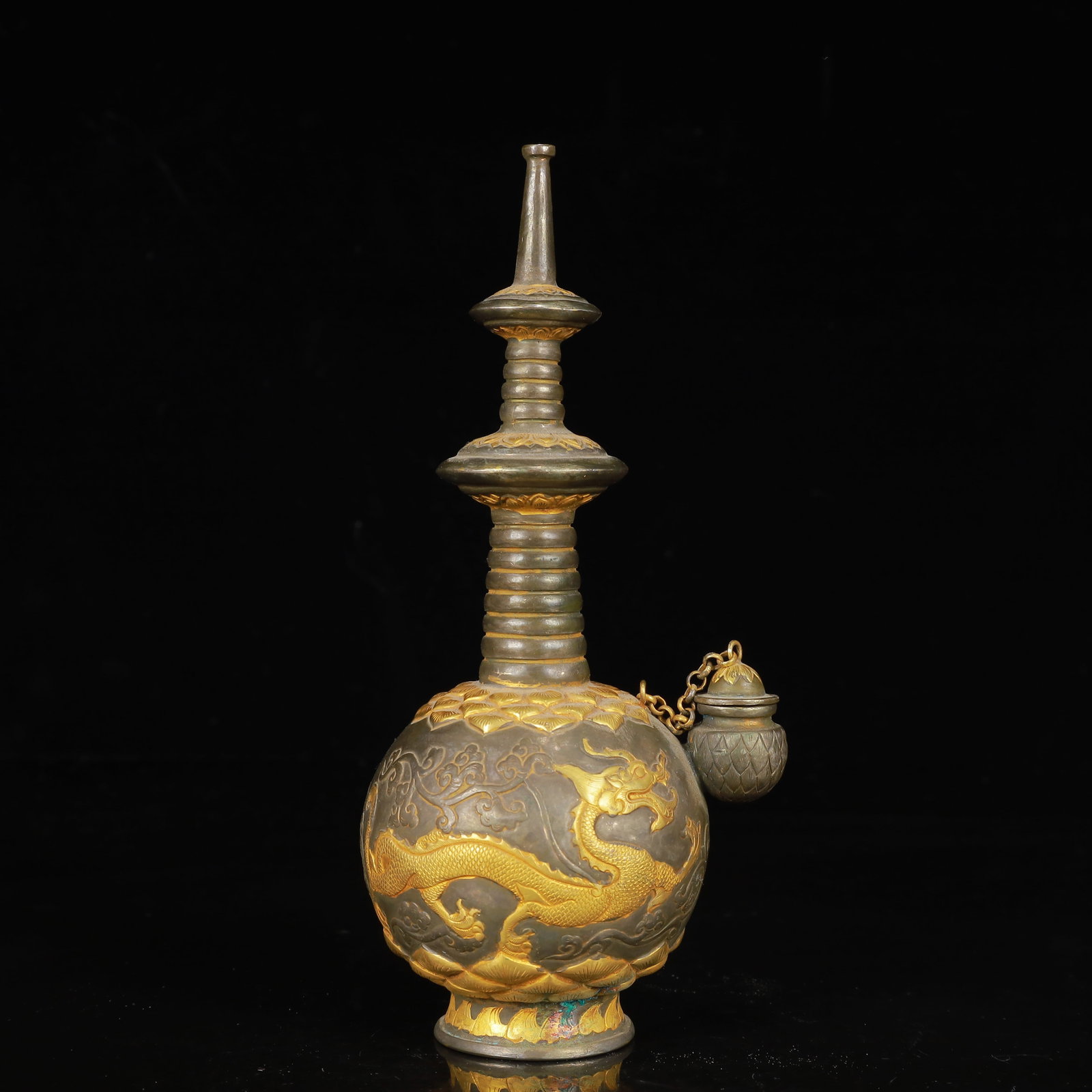 An Exquisite Gilt Silver Dragon Pattern Vase: An Exquisite Gilt Silver Dragon Pattern Vase,Tang Dynasty,China,Zhenguan Four-Character Mark,Size:3.5inx7.9in,Weight:350g