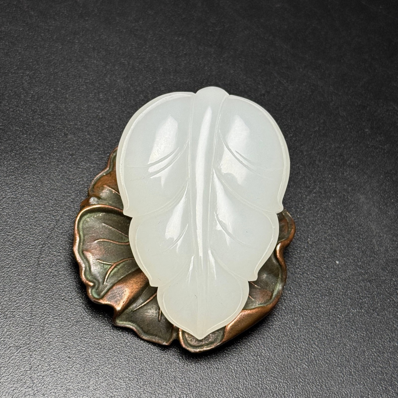 An Exquisite White Jade Leaf Pendant: An Exquisite White Jade Leaf Pendant,Qing Dynasty,China,Size:37mmx53mmx11mm,Weight:34g 白玉树叶挂件,中国清代