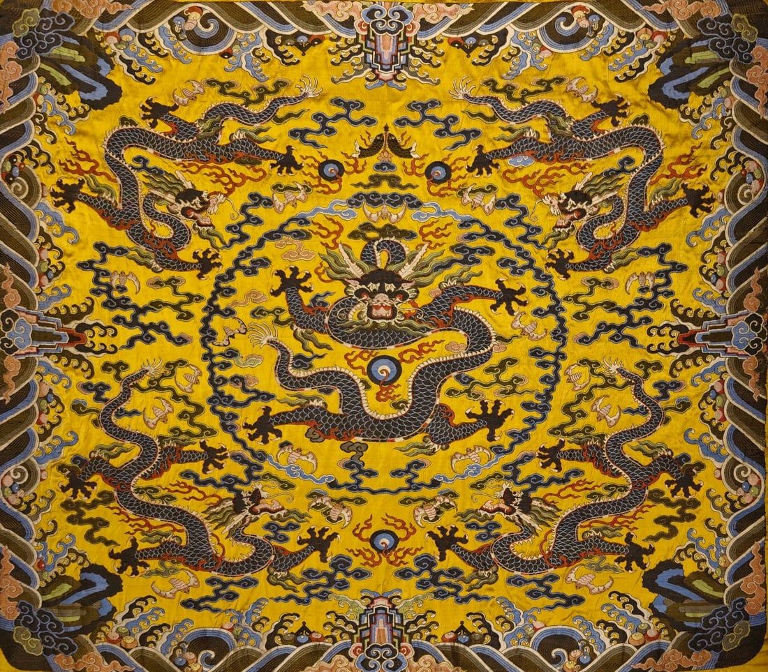 An exquisite dragon-patterned brocade: An exquisite cloud brocade with dragon pattern, Qing Dynasty, China, Size: 120x41.3in 云锦龙纹图,中国清代