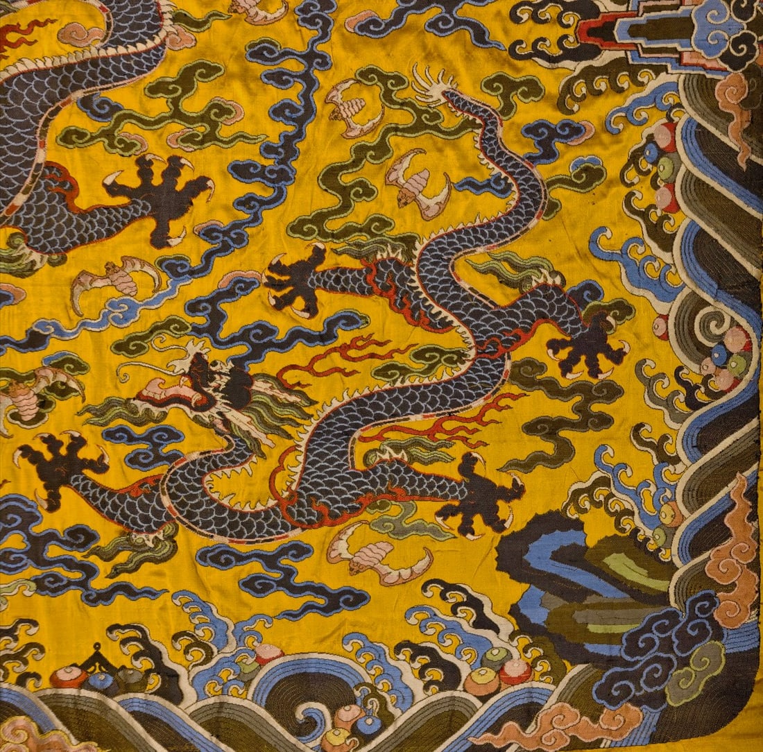 An exquisite dragon-patterned brocade - 5