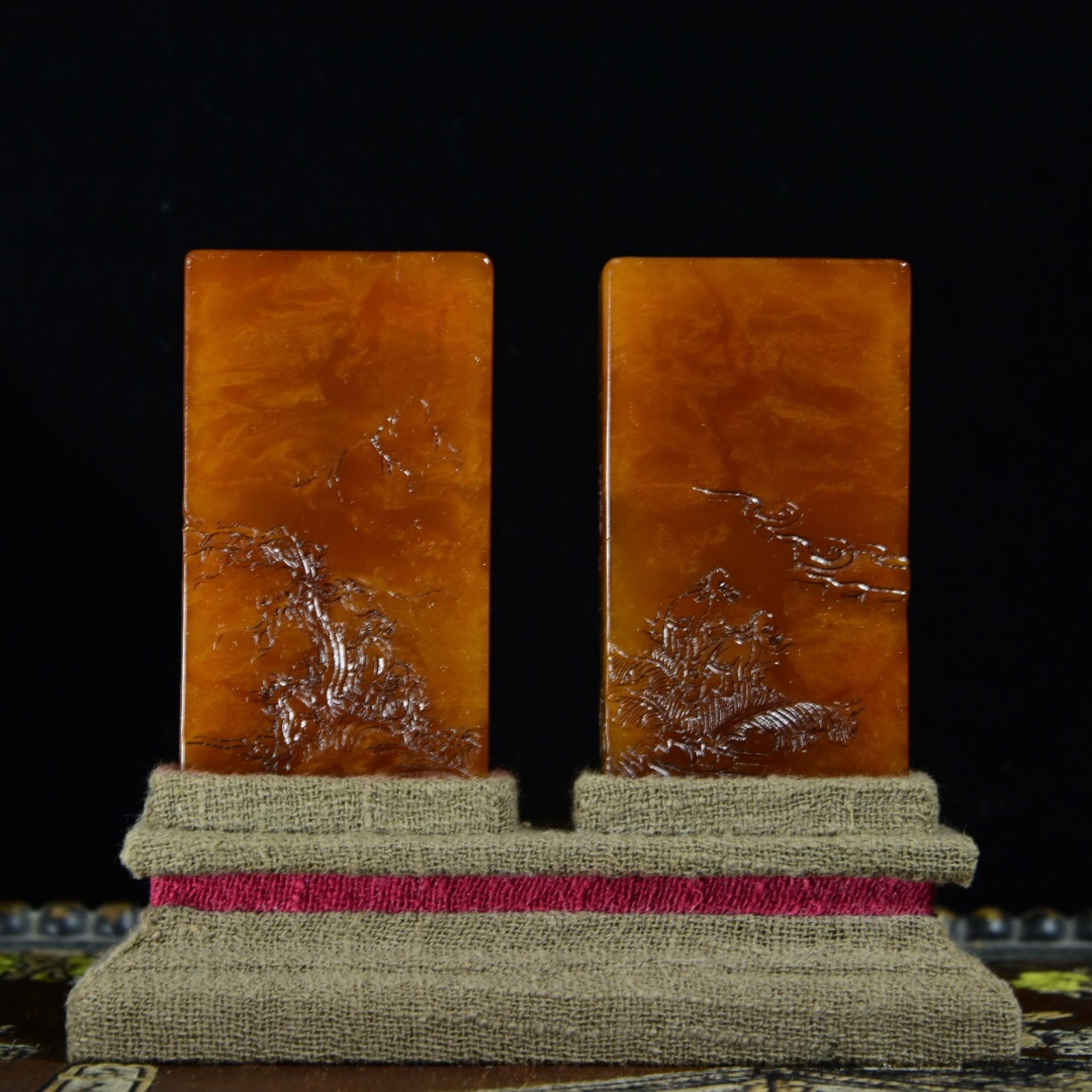 A Pair of Huge Tianhuang Stone Landscape Pattern Seals: A Pair of Huge Tianhuang Stone Landscape Pattern Seals,Qing Dynasty,China,Zhiqian Mark,Size:2.6inx1.5inx0.7in,Total Weight:220g 一对田黄石山水纹印