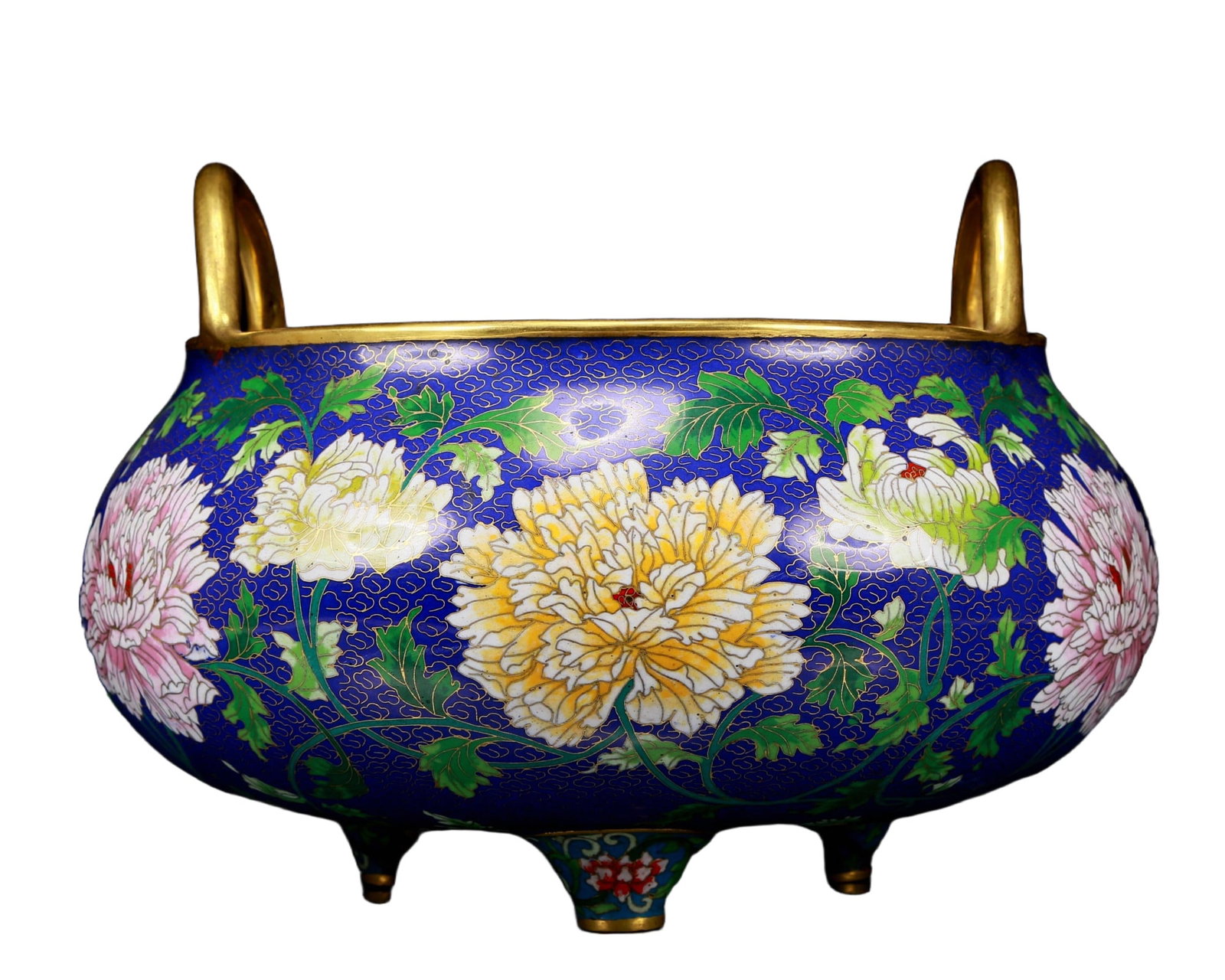 A perfect cloisonné floral pattern amphorae with three legs: A perfect cloisonné flower-patterned amphorae with two ears and three legs. The application of filigree technology makes the decoration of this collection more detailed and three-dimensional. Thi