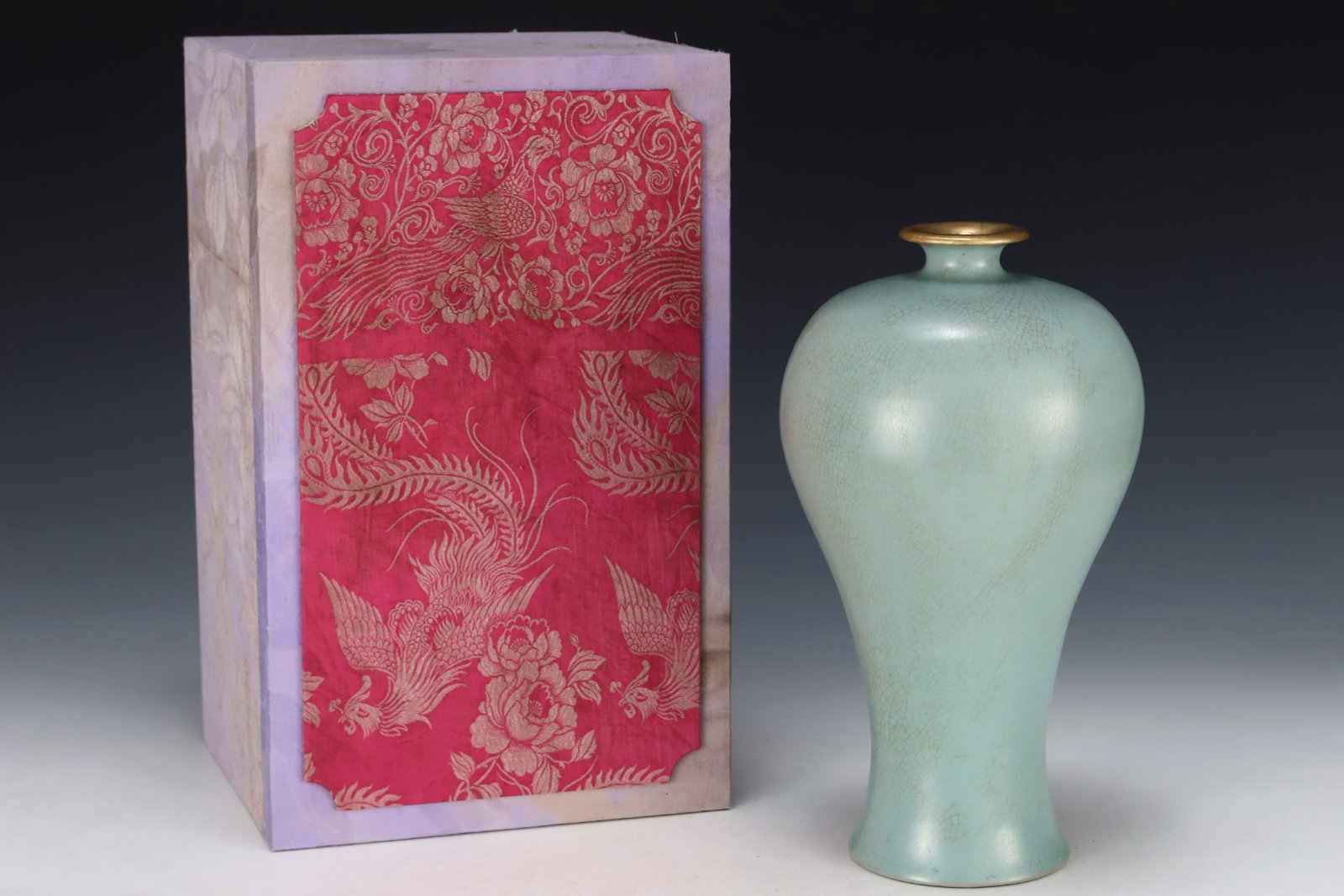 An Exquisite Ru yao Sky Blue Glazed Cover with Gold Vase,with an Imperial Poem by Emperor Qianlong: An Exquisite Ru yao Sky Blue Glazed Cover with Gold Vase,with an Imperial Poem by Emperor Qianlong,Song Dynasty,China,Size:11.5inx6.5in 汝窑天蓝釉金口瓶