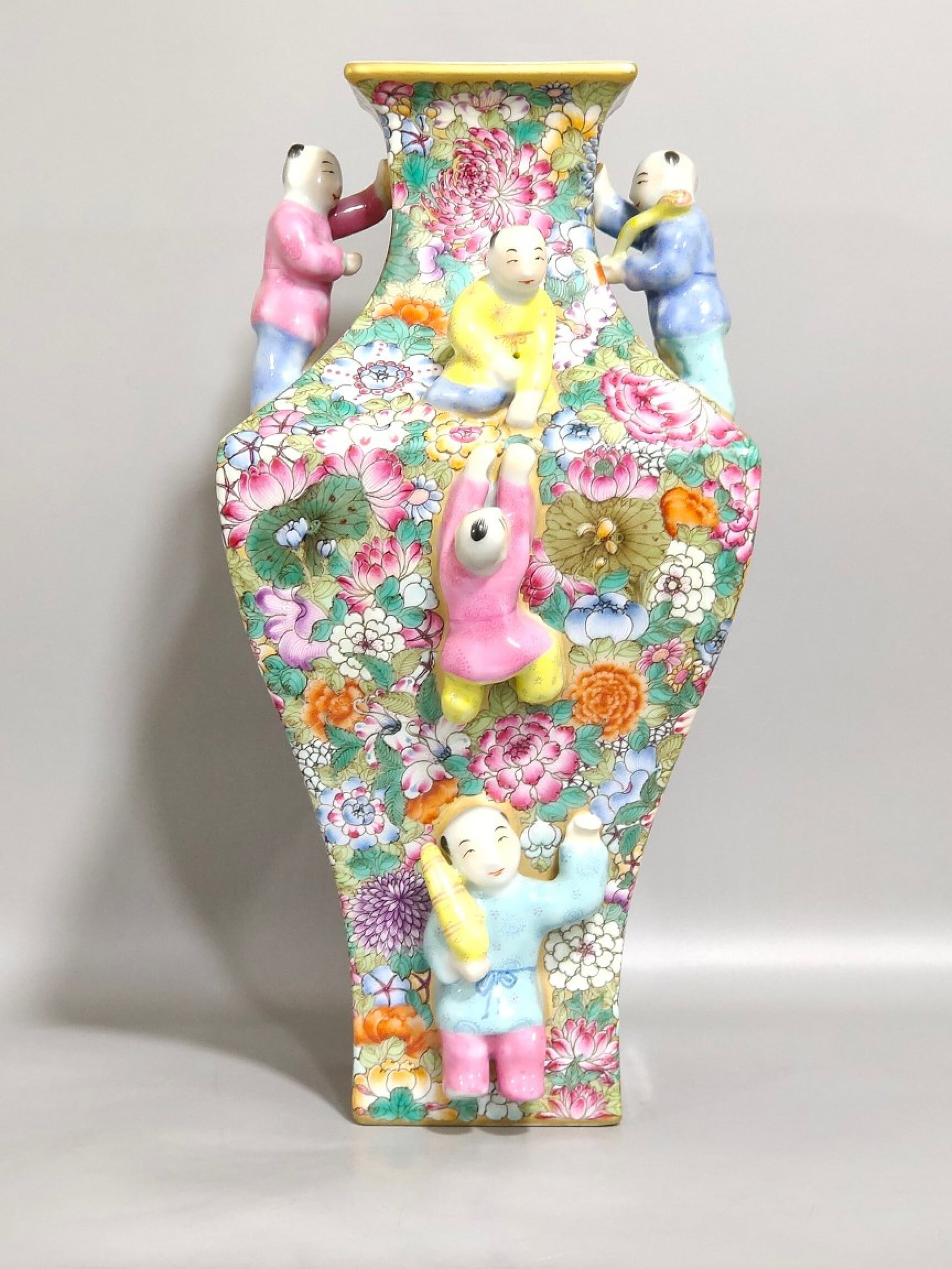 An Exquisite Famille-Rose Gold Ground Flower and Figure Pattern Figure-Ears Vase (1 of 8)