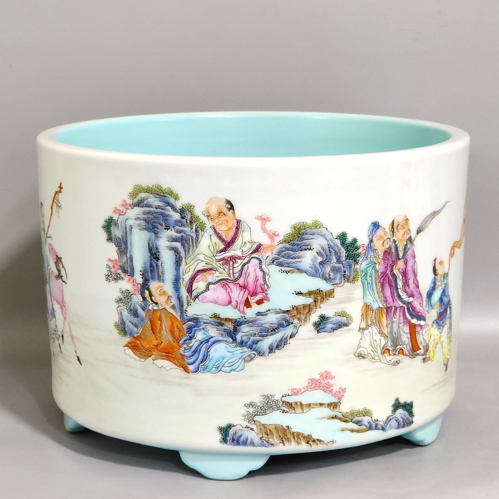 An Exquisite Famille-Rose Character and Story Pattern Brush Pot: An Exquisite Famille-Rose Character and Story Pattern Brush Pot,Qing Dynasty,China,Yongzheng Six-character Mark,Size:5.5inx7.9in 粉彩人物故事纹笔筒