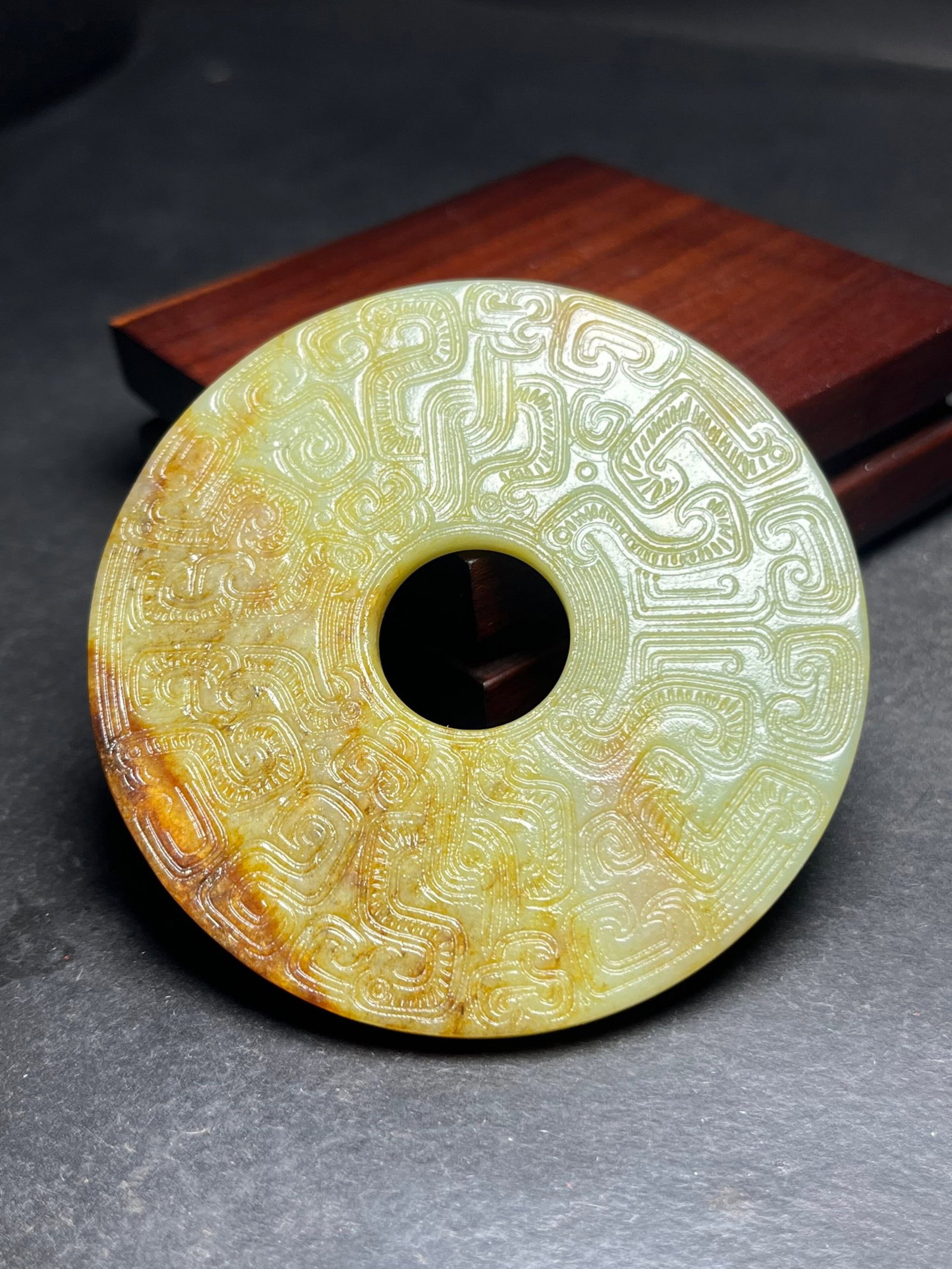 An Exquisite White Jade Pendant: An Exquisite White Jade Pendant,Qing Dynasty,China,Size:73mmx5mm,Weight:56g 白玉挂件,中国清代