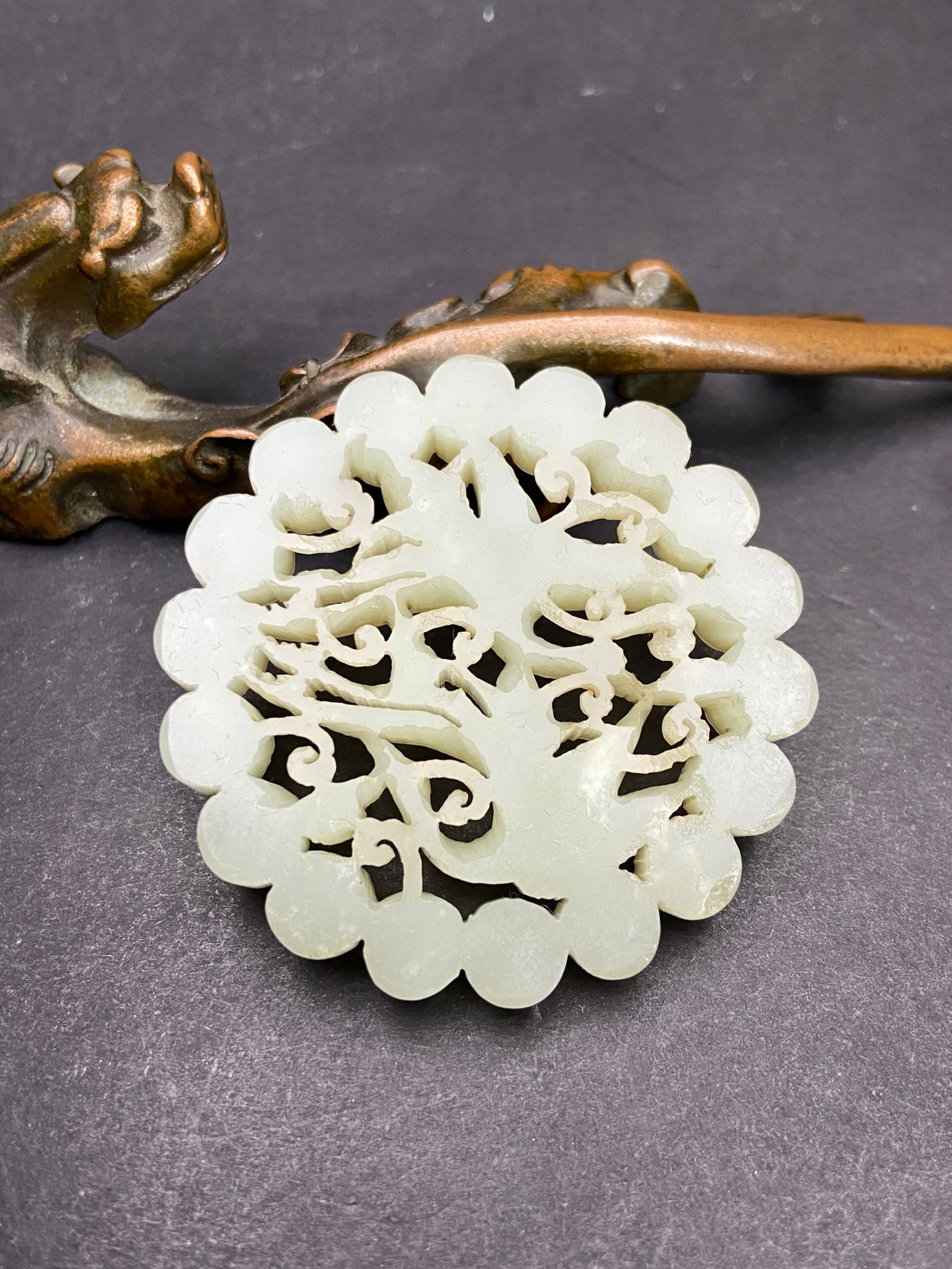 An Exquisite White Jade Crane Pattern Pendant - 4