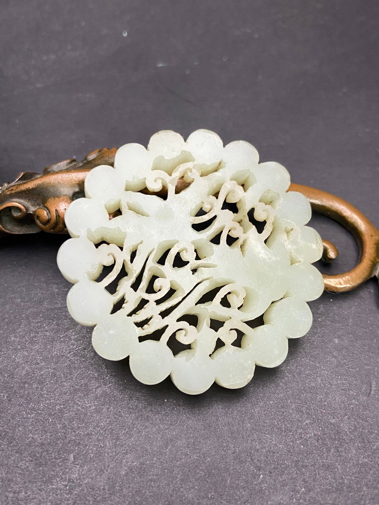 An Exquisite White Jade Crane Pattern Pendant - 5