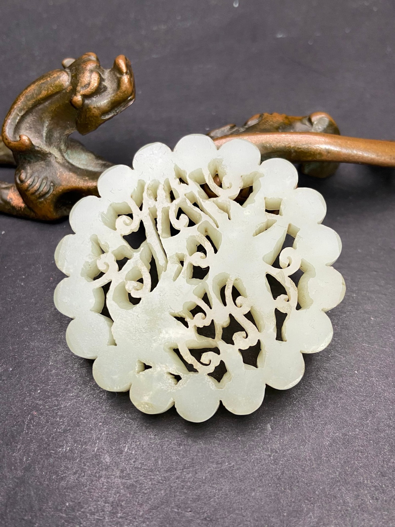 An Exquisite White Jade Crane Pattern Pendant - 6