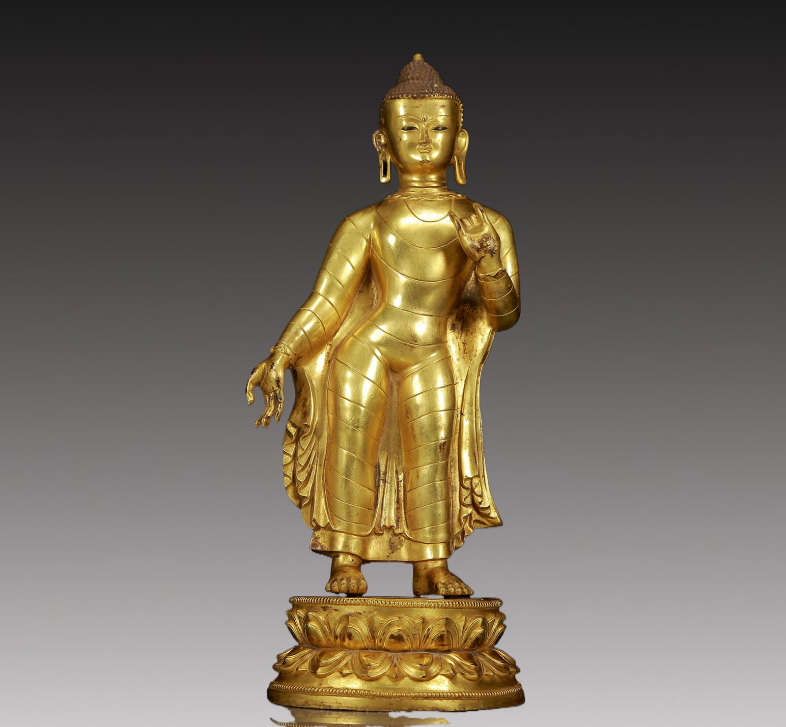 A Rare Gilt Bronze Statue of Sakyamuni: A Rare Gilt Bronze Statue of Sakyamuni,Ming Dynasty, China,Size:4.9inx13in,Weight:3395g 铜鎏金释迦摩尼像，明代