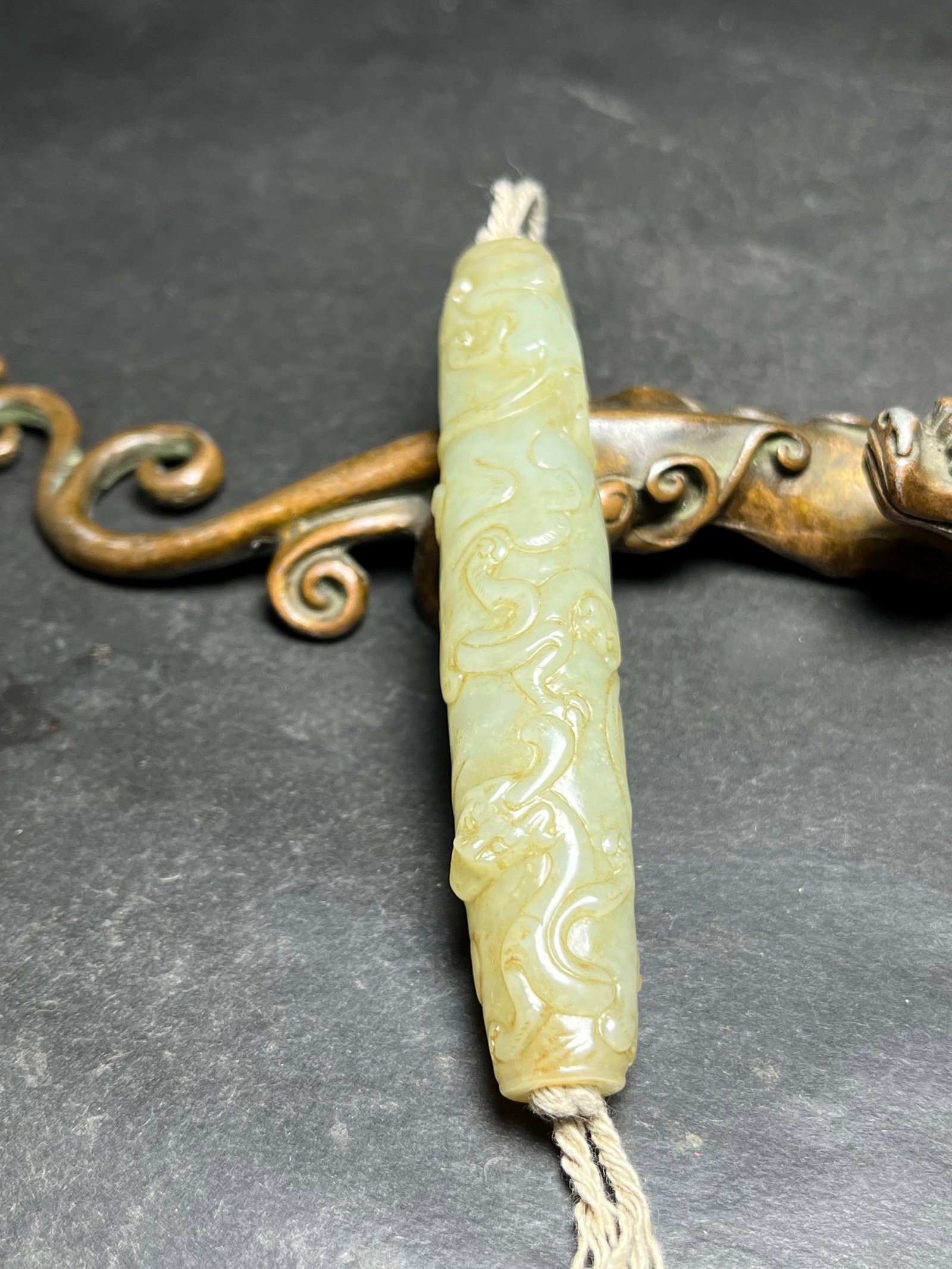 An Exquisite White Jade Dragon Pattern Pendant - 2