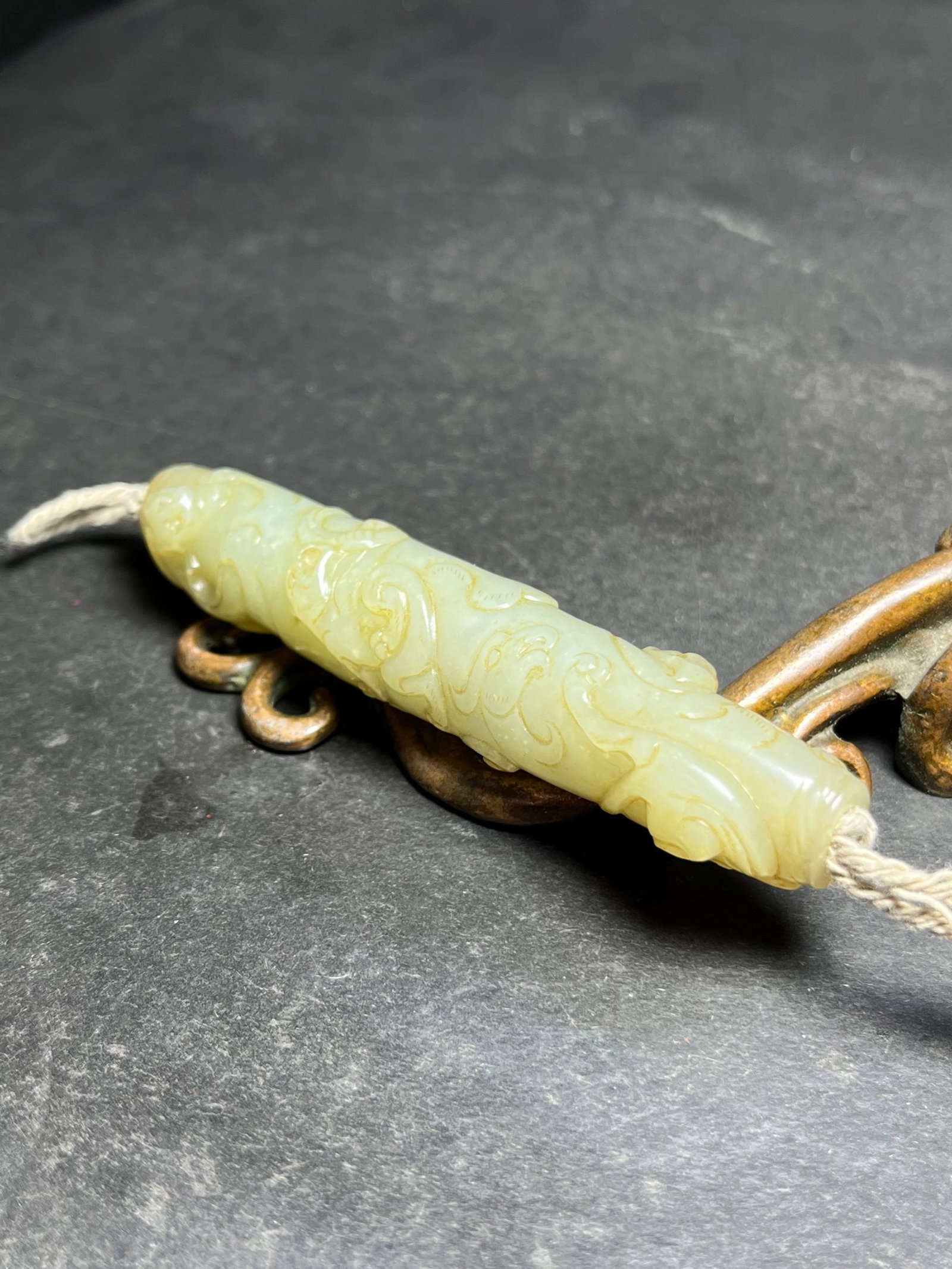 An Exquisite White Jade Dragon Pattern Pendant - 4