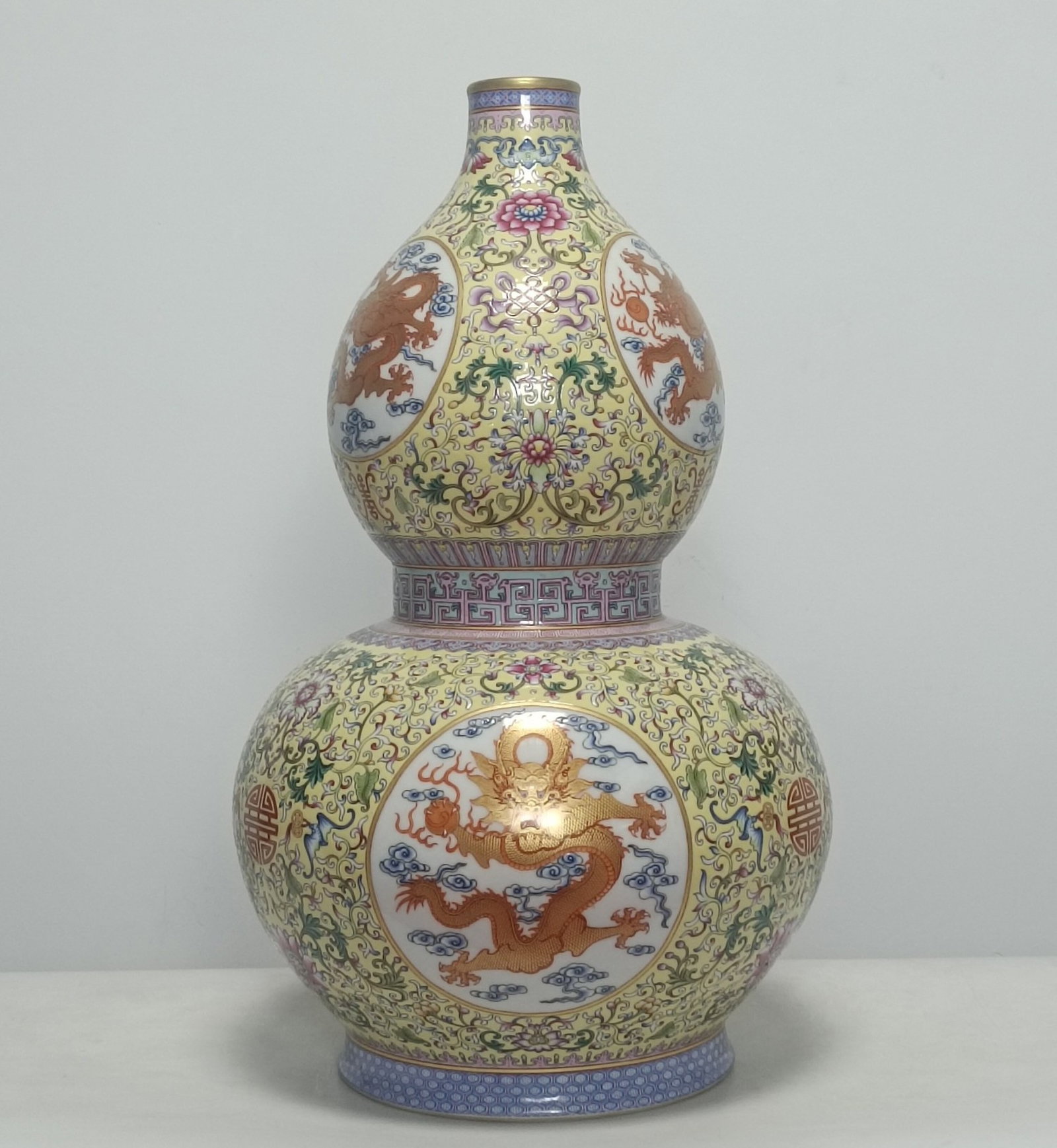 A Huge Famille-Rose Yellow Ground Painted Gold Lotus?Auspicious Cloud and Dragon Pattern Gourd: A Huge Famille-Rose Yellow Ground Painted Gold Lotus,Auspicious Cloud and Dragon Pattern Gourd Vase,Qing Dynasty,China,Qianlong Four-character Mark,Size:20.5inx12.2in 粉彩黄地&
