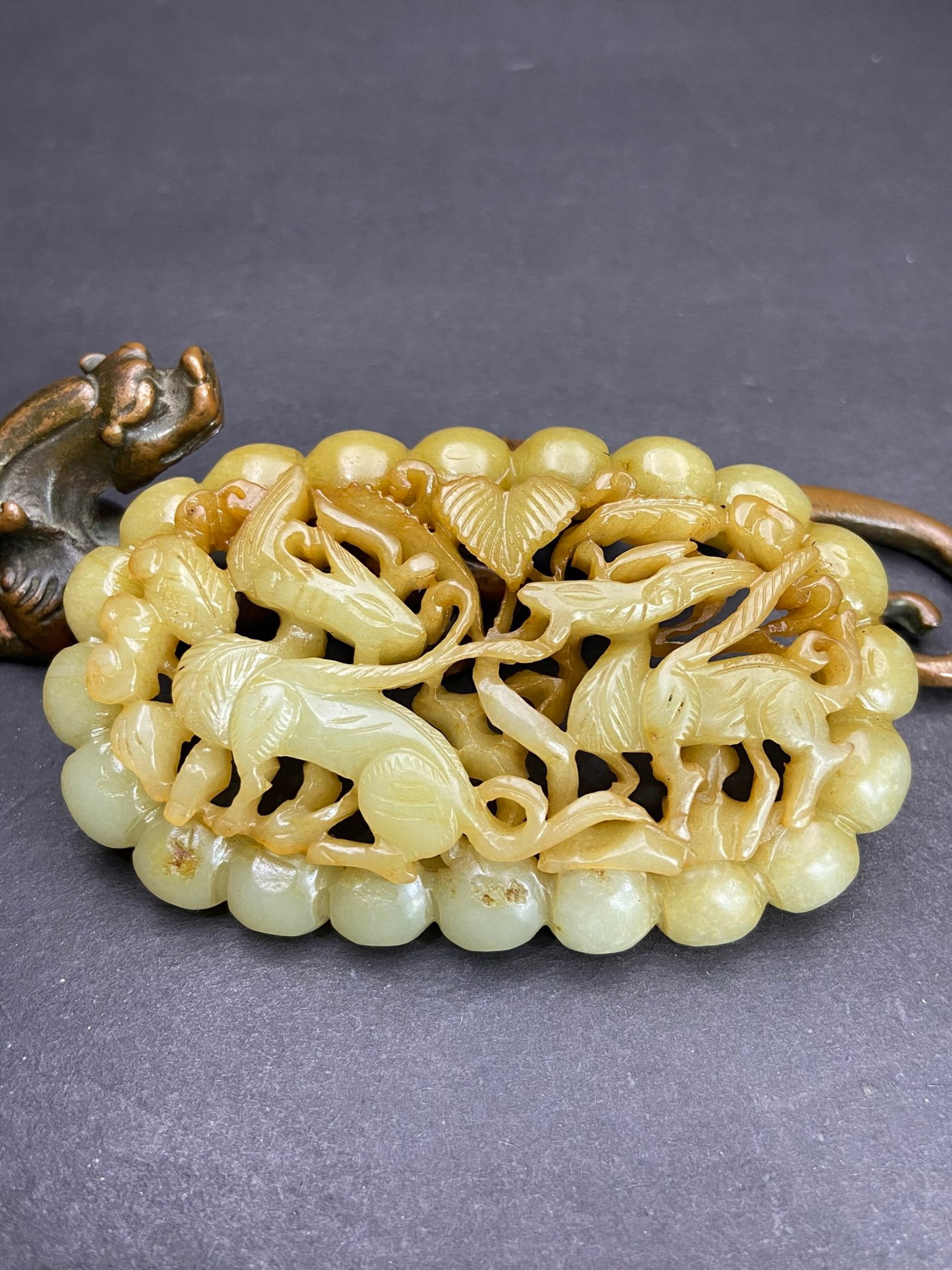 An Exquisite White Jade Dragon and Phoenix Pattern Pendant: An Exquisite White Jade Dragon and Phoenix Pattern Pendant,Qing Dynasty,China,Size:87mmx54mmx15mm,Weight:65g 白玉龙凤纹挂件,中国清代