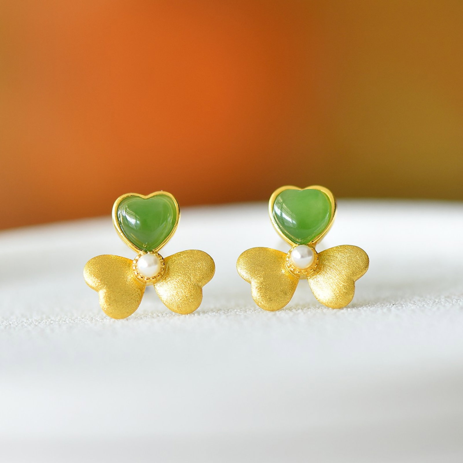 A Pair of Exquisite Sterling Silver-Gold Plated Inlaid Jasper Earrings: A Pair of Exquisite Sterling Silver-Gold Plated Inlaid Jasper Earrings,Size:5mmx5mm 一对纯银镀金镶碧玉耳钉