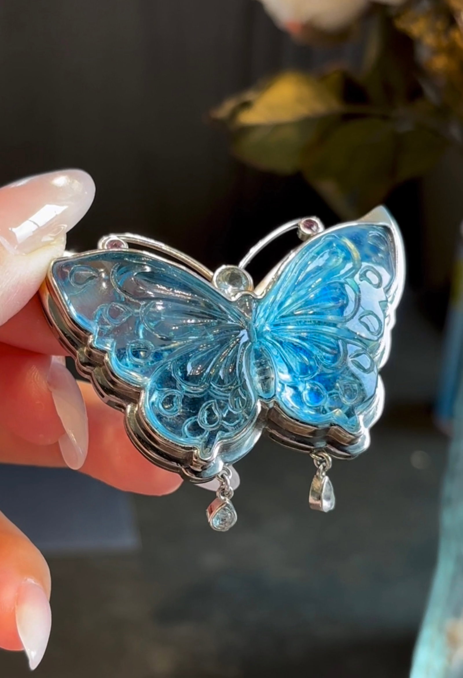 An Exquisite Sterling Silver Inlaid Aquamarine Butterfly Pendant: An Exquisite Sterling Silver Inlaid Aquamarine Butterfly Pendant,Size:59mmx44mmx14mm,Weight:36.5g 纯银镶海蓝宝蝴蝶吊坠