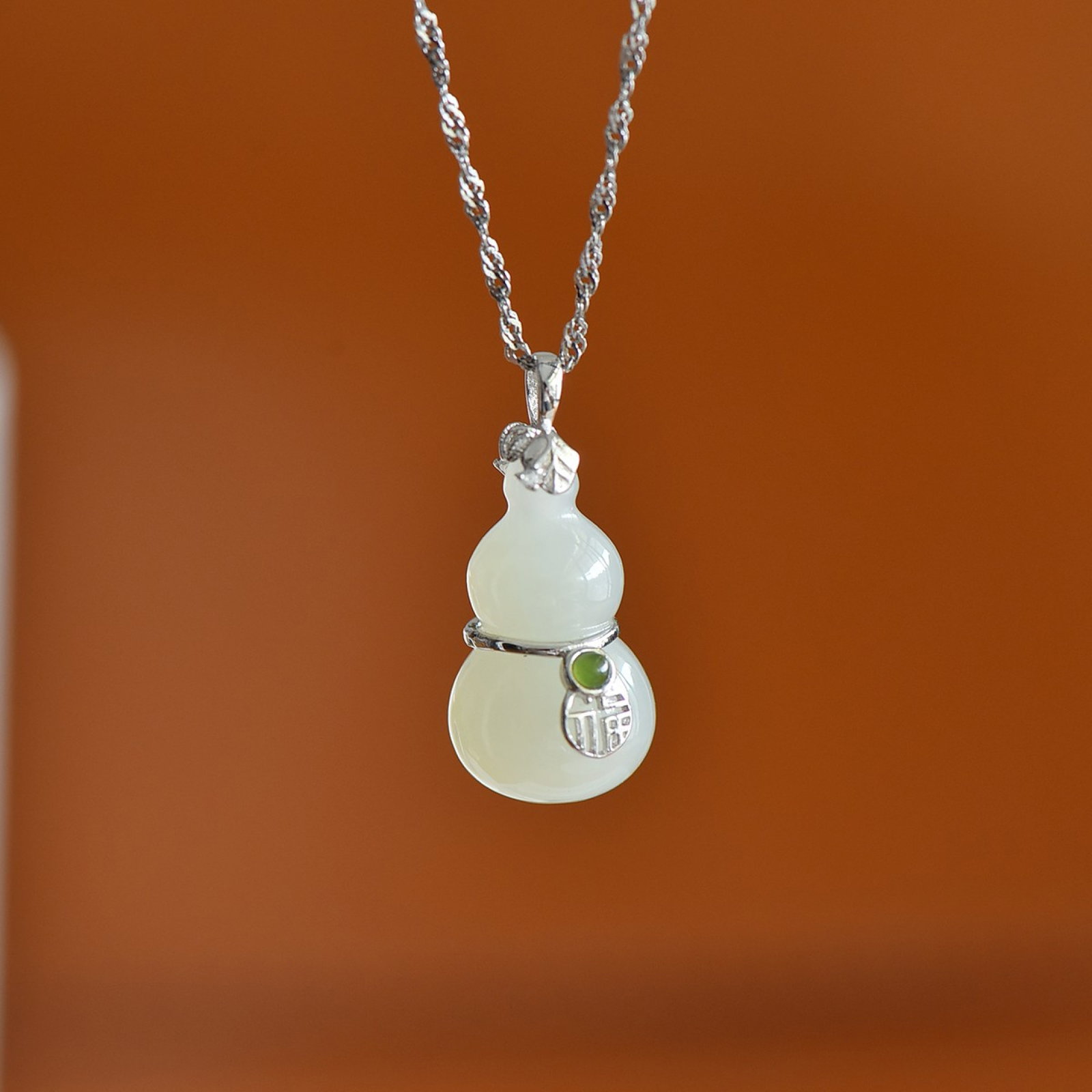 An Exquisite Sterling Silver Inlaid White Jade Gourd Pendant: An Exquisite Sterling Silver Inlaid White Jade Gourd Pendant,Size:12mmx21mm 纯银镶白玉葫芦吊坠