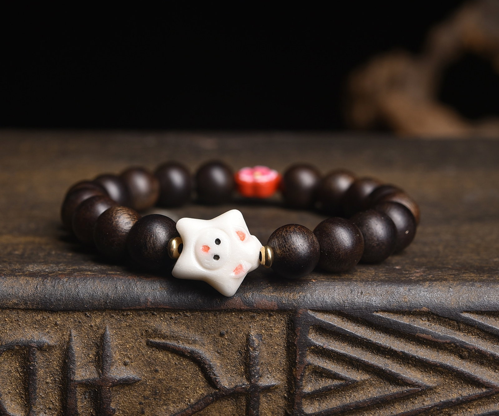 An Exquisite Eaglewood Bracelets - 3