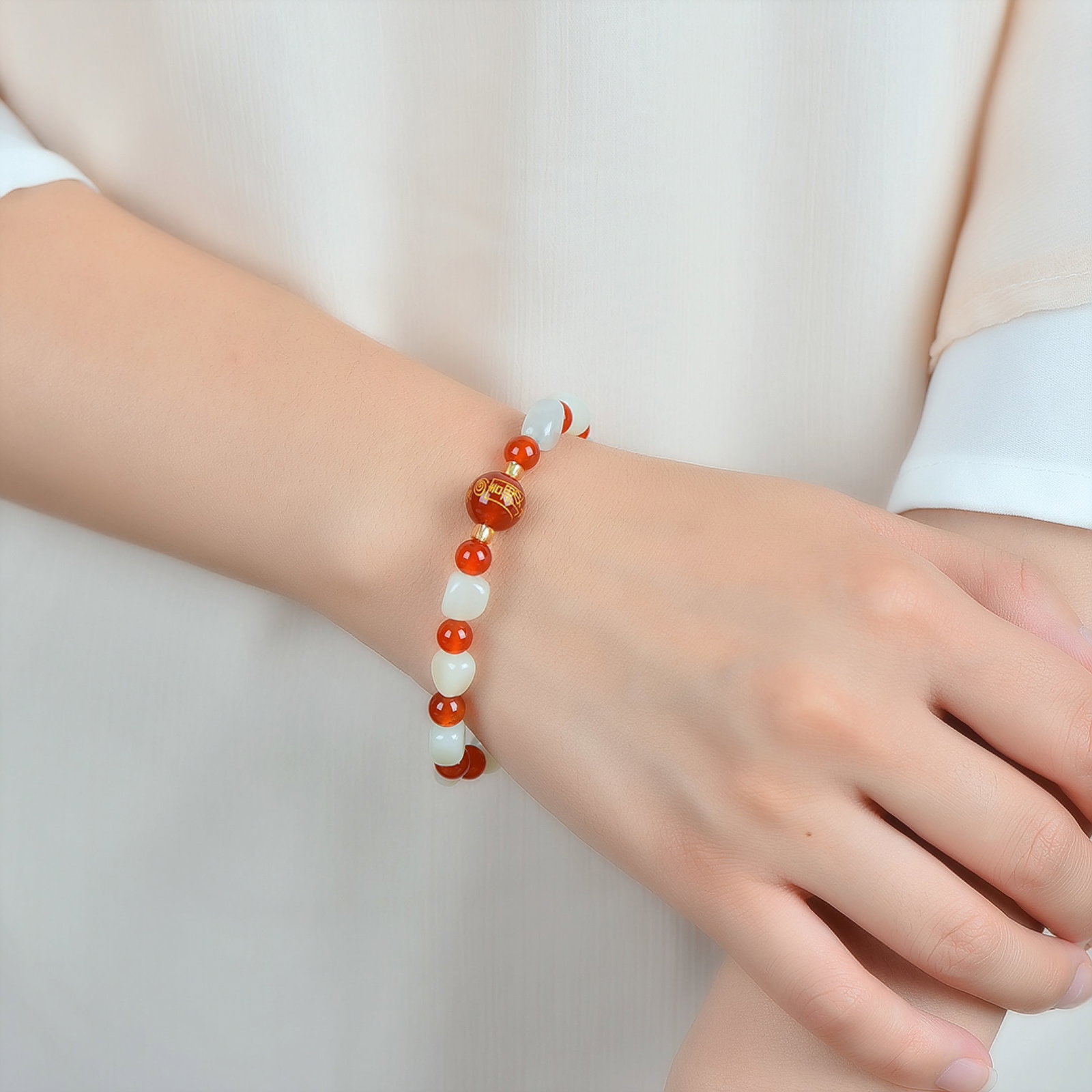 An Exquisite White Jade Bracelets: An Exquisite White Jade Bracelets 白玉手串